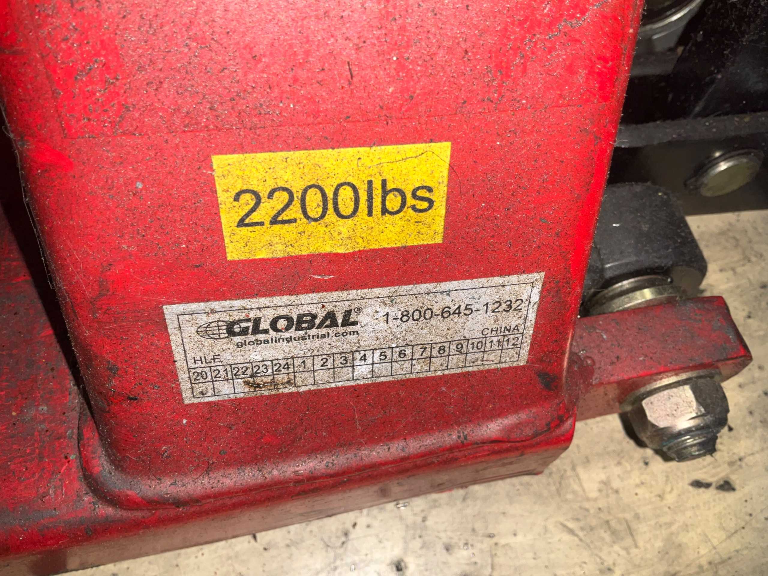 QTY 3: MANUAL PALLET JACK - MANUAL PALLET JACKS