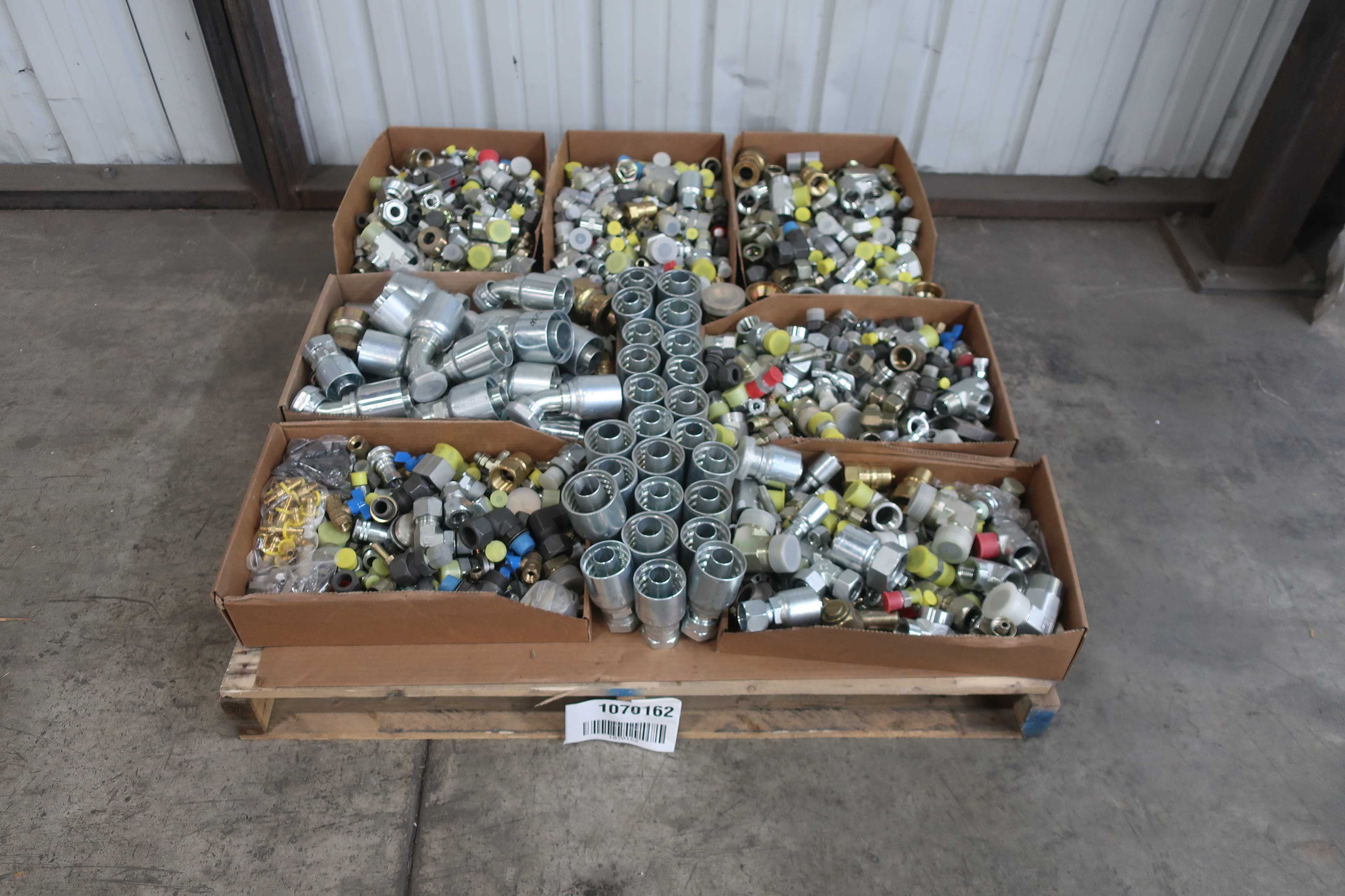 PALLET OF ASSORTED HOSE FITTINGS - HYDRAULIC PARTS
