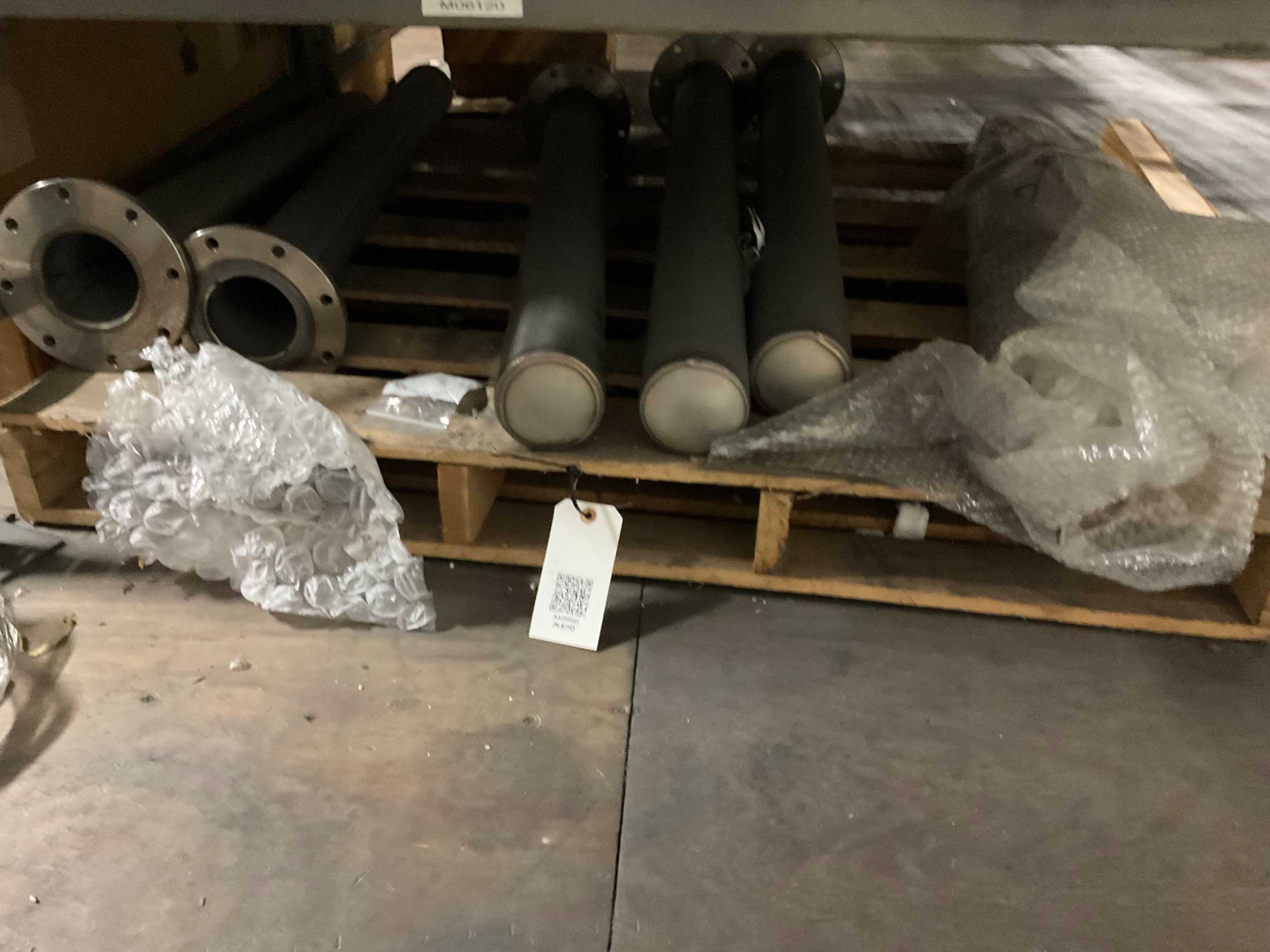 BULK QTY OF SHAFTS - INDUSTRIAL PARTS