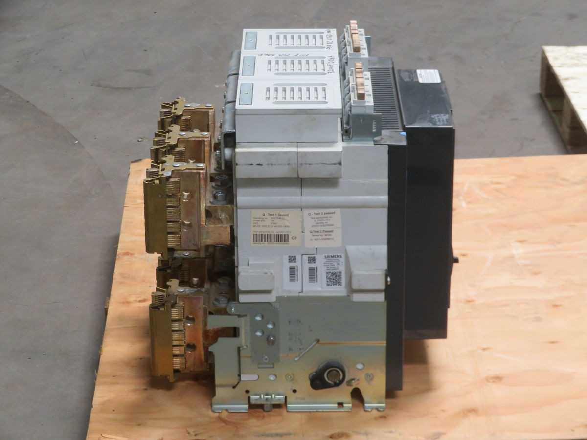 SIEMENS WLS2A332 CIRCUIT BREAKER, 3P, 3200A CONT. CURRENT, 635V OP. VOLTAGE, 65KA IC - CIRCUIT BREAKERS