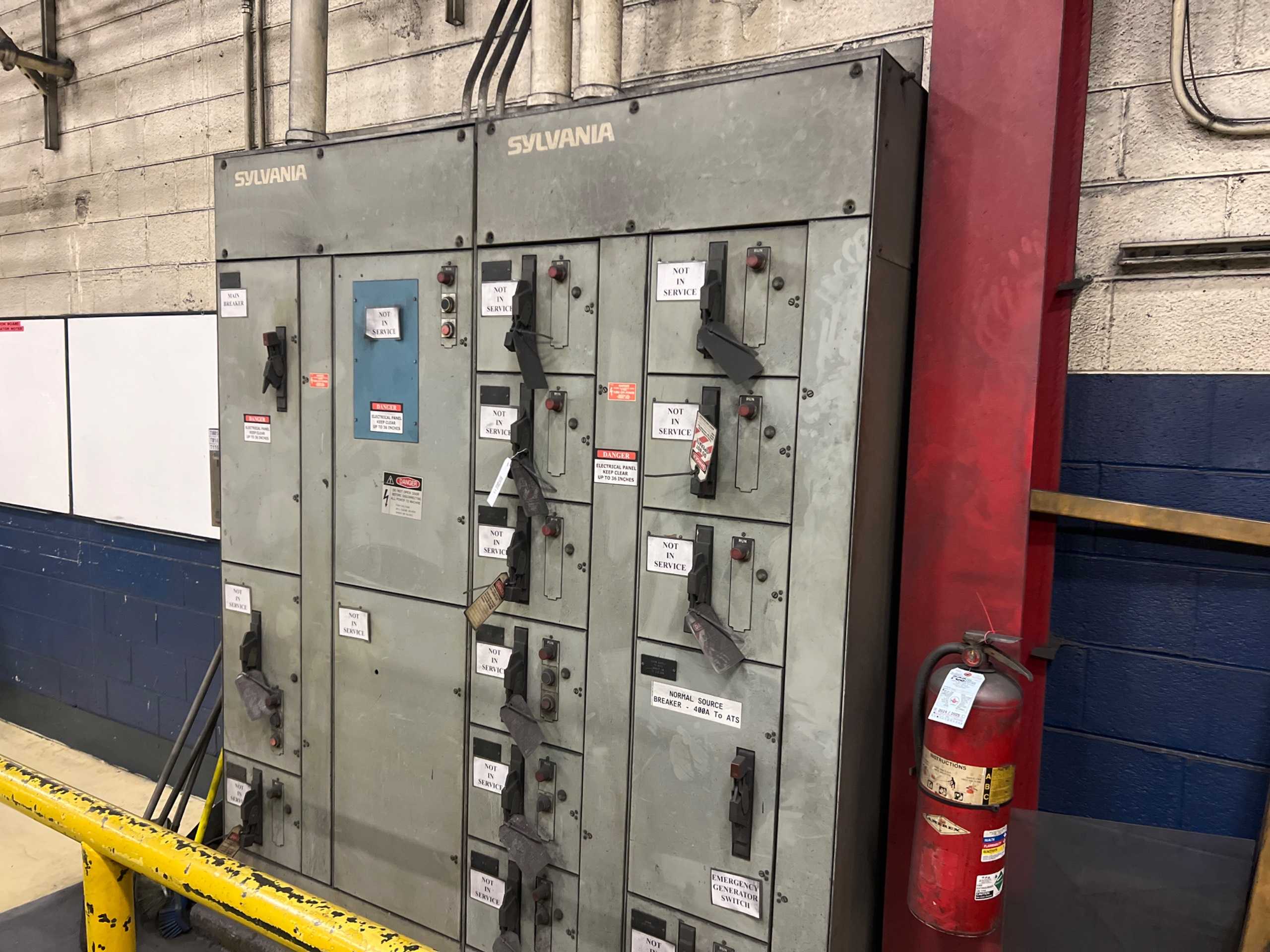 BULK QTY OF CIRCUIT BREAKERS - CIRCUIT BREAKERS