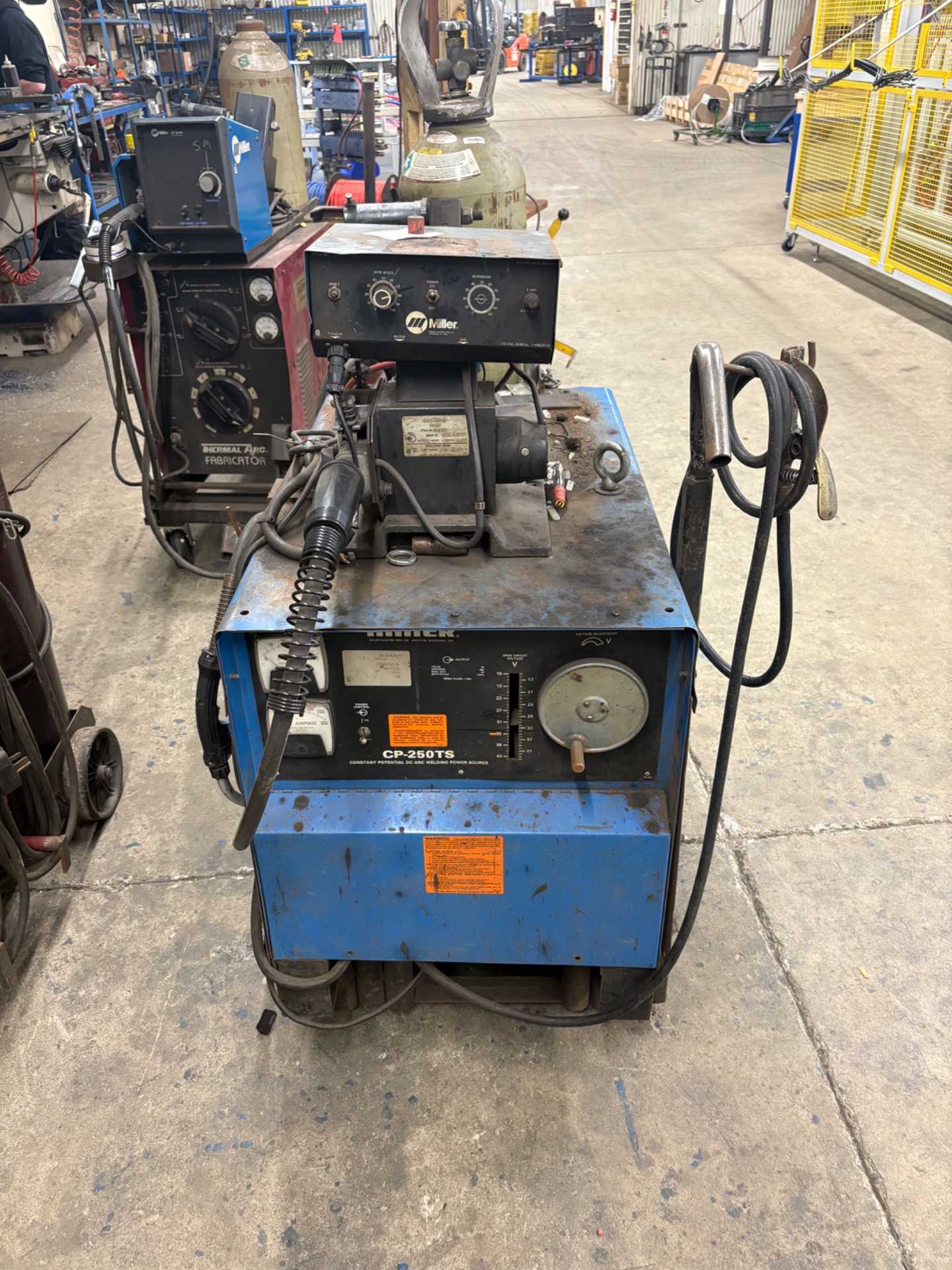 1990 MILLER CP-250TS WELDER 250A, 35V, 100% DUTY CYCLE, 3PH, 208/230/460V - WELDERS