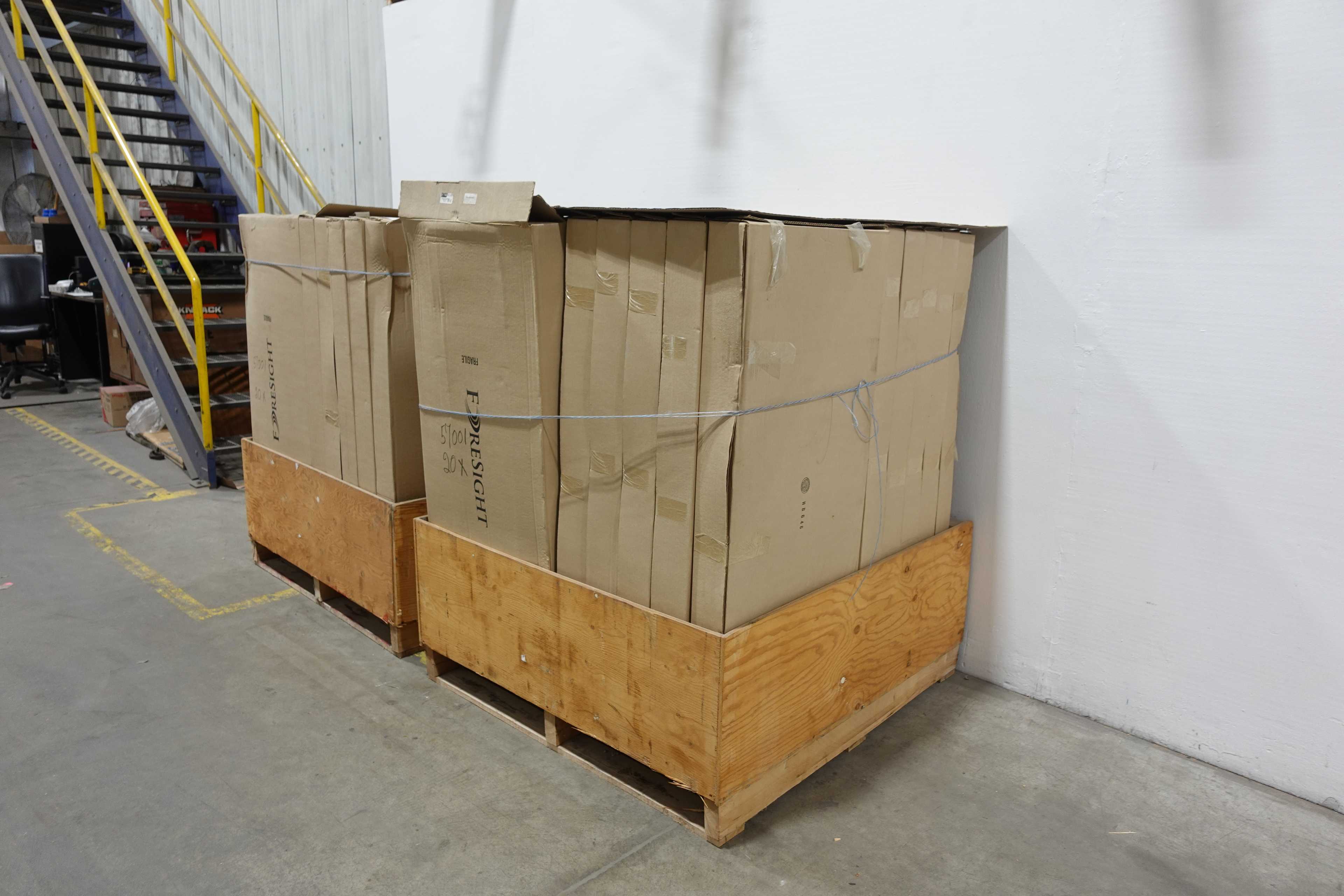 SKU 1760892 - 2 PALLETS OF FORESIGHT DSL18-632-347 LIGHT FIXTURES - LIGHT FIXTURES