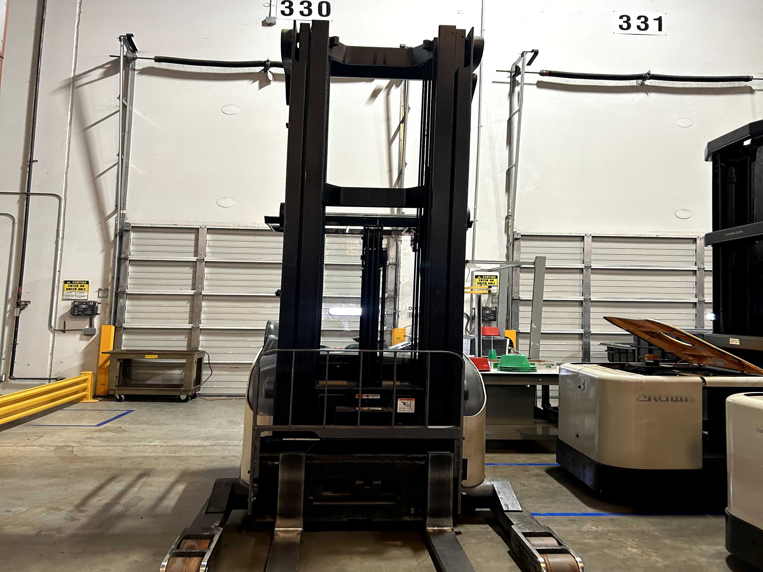 CROWN RR5725-45 REACH TRUCK - REACH TRUCKS