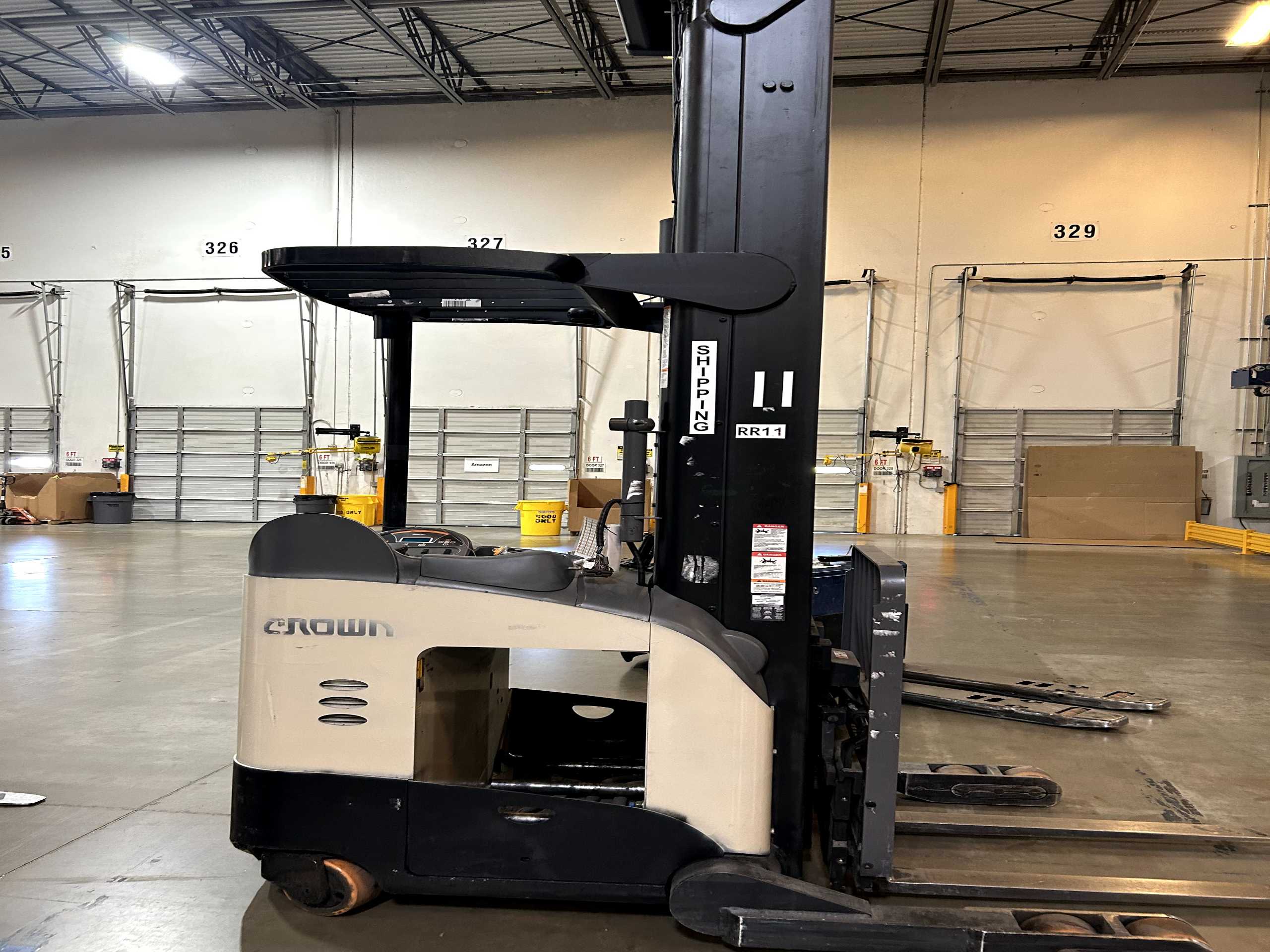 CROWN RR5725-45 REACH TRUCK - REACH TRUCKS