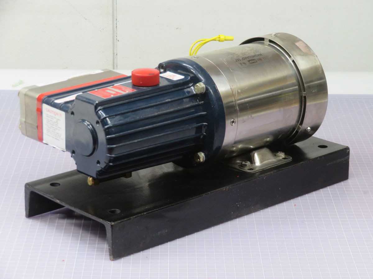 HYDRA-CELL M03BASGSFEMA TRIPLEX DIAPHRAGM PUMP, 0.33 HP POWER, 1.0 GPM FLOW, 1000 PSI PRESSURE, 115/230V AC - PUMPS
