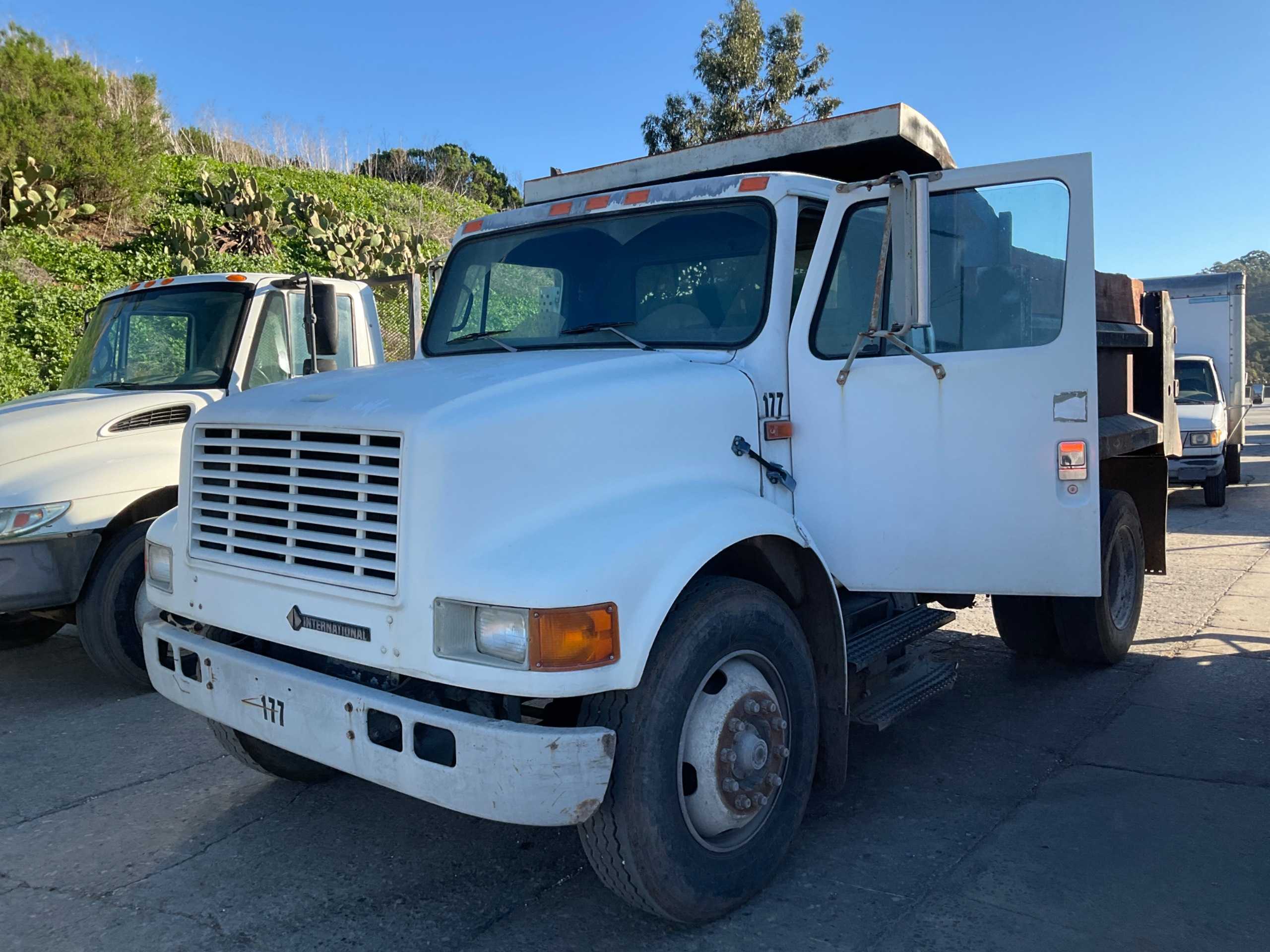 1993 INTERNATIONAL 4900 DUMP TRUCK - DUMP TRUCK