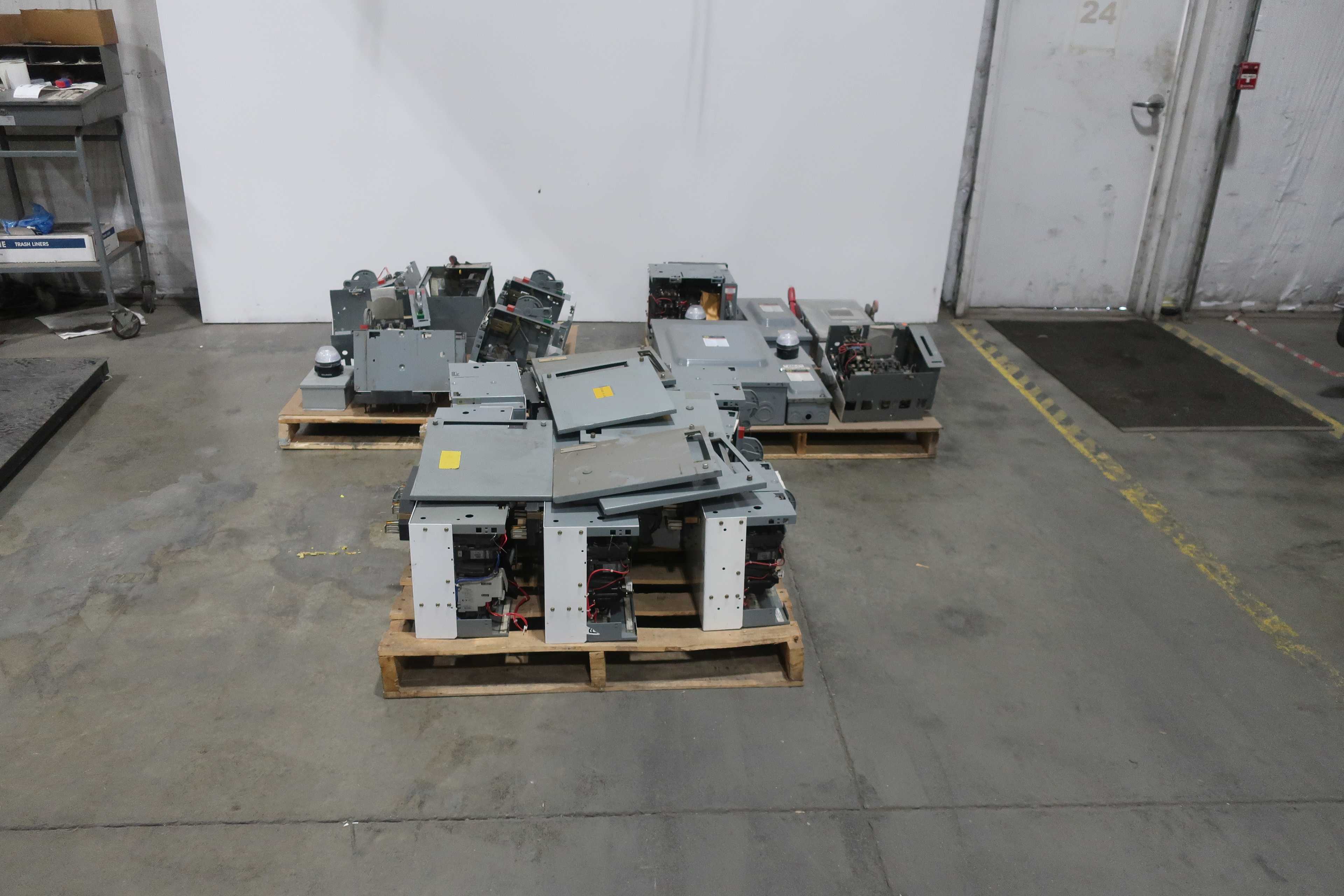 SKU 1742321 - 3 PALLETS OF ASSORTED ELECTRICAL DISCONNECT SWITCHES - DISCONNECT SWITCHES