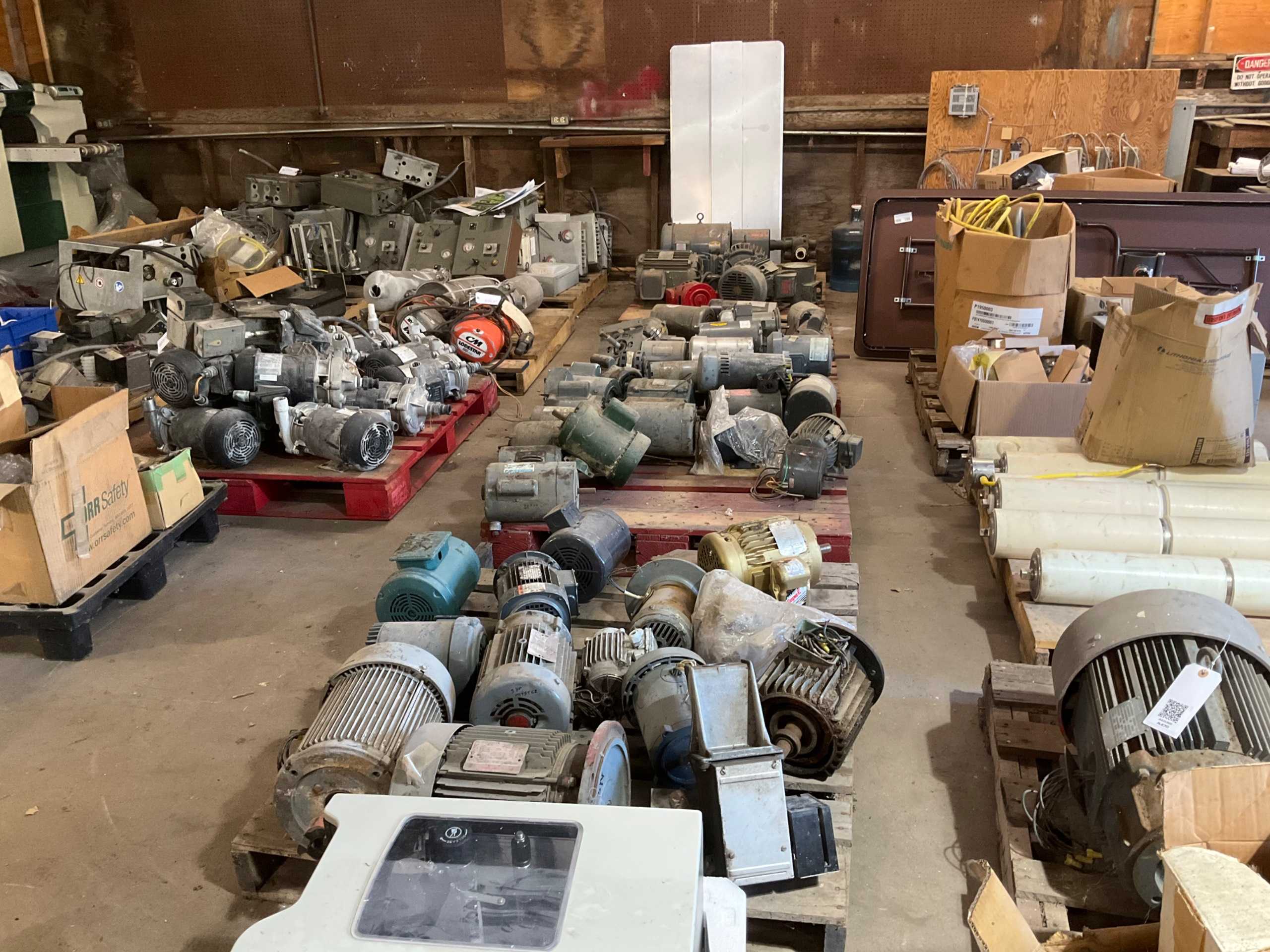 BULK QTY OF MOTORS - ELECTRIC MOTORS