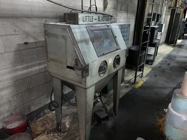 BLAST-IT-ALL LITTLE-BLASTER SAND BLASTING MACHINE - undefined