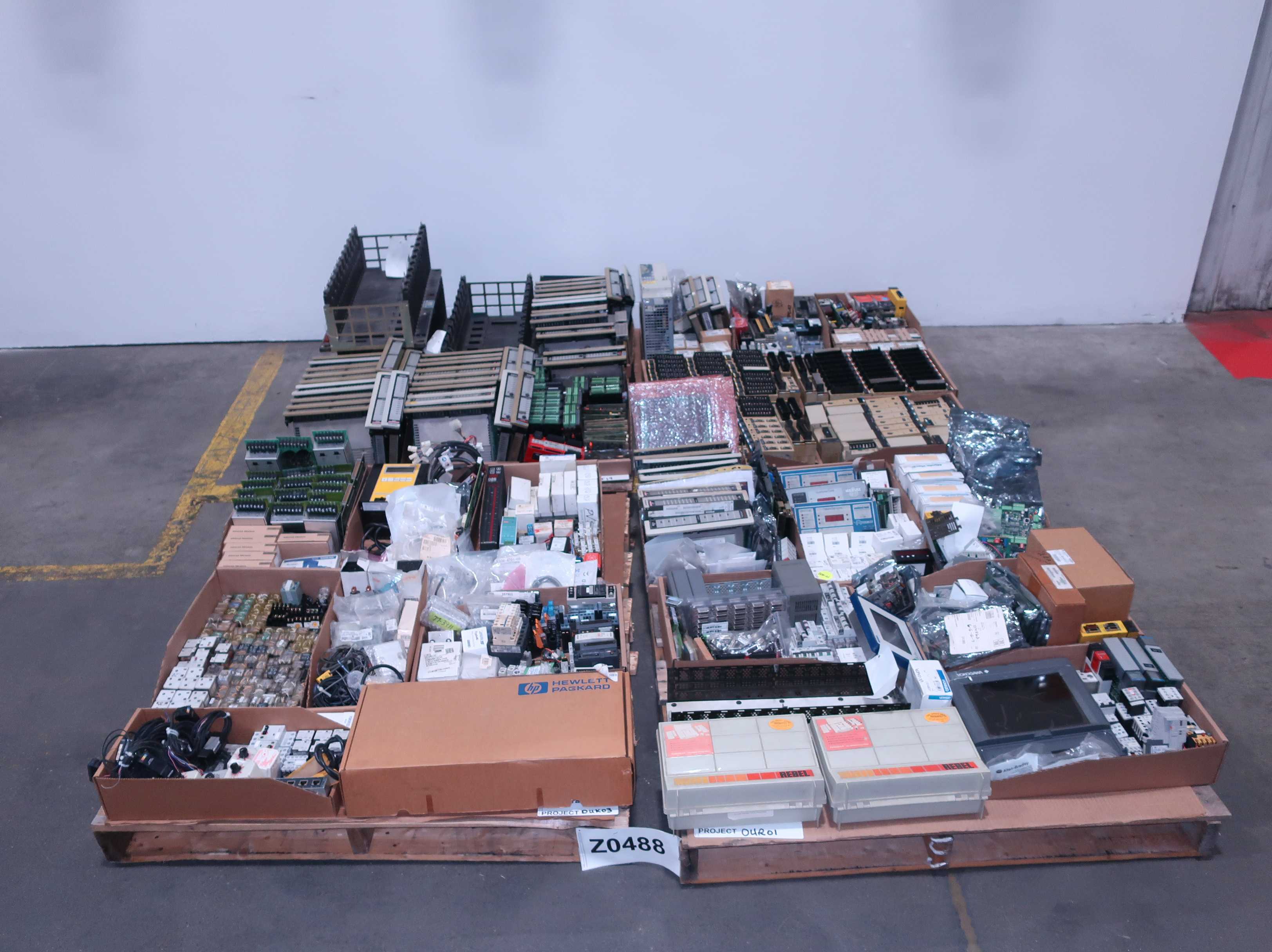 4 PALLETS OF ASSORTED AUTOMATION AND CONTROLS - AUTOMATION & CONTROLS