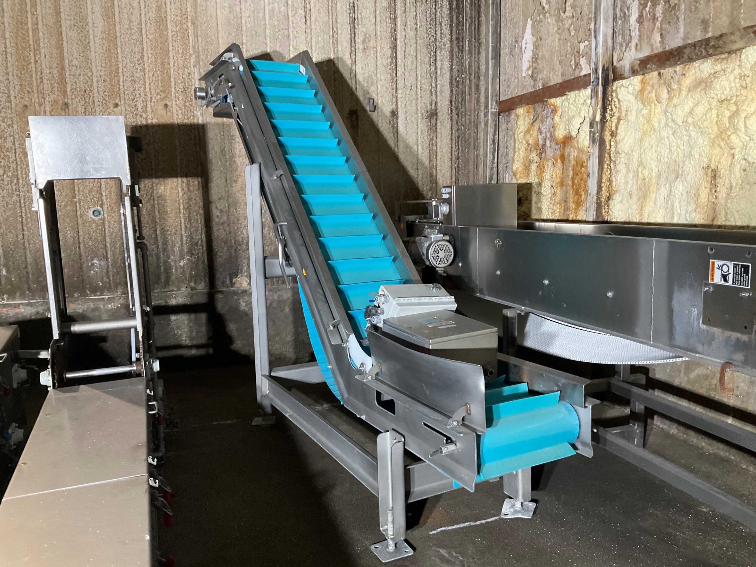 INCLINE BELT CONVEYOR - BELT CONVEYOR