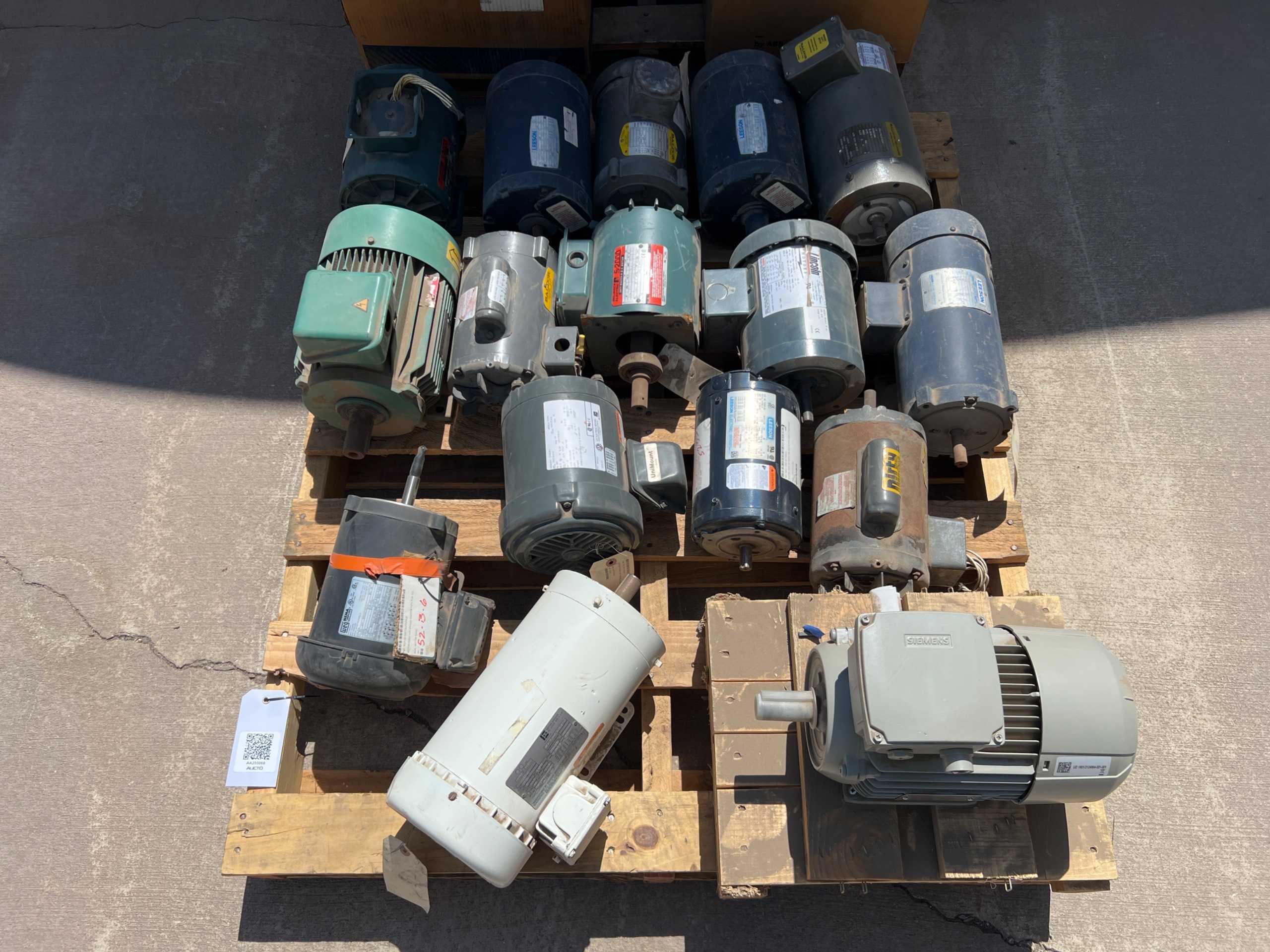 QTY 16: ELECTRIC MOTORS - AC MOTOR