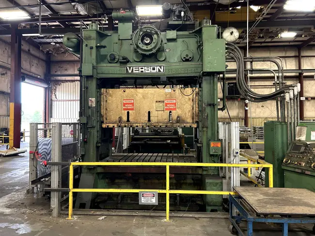 VERSON S2-300-96-54T 300TON MECHANICAL PRESS - undefined