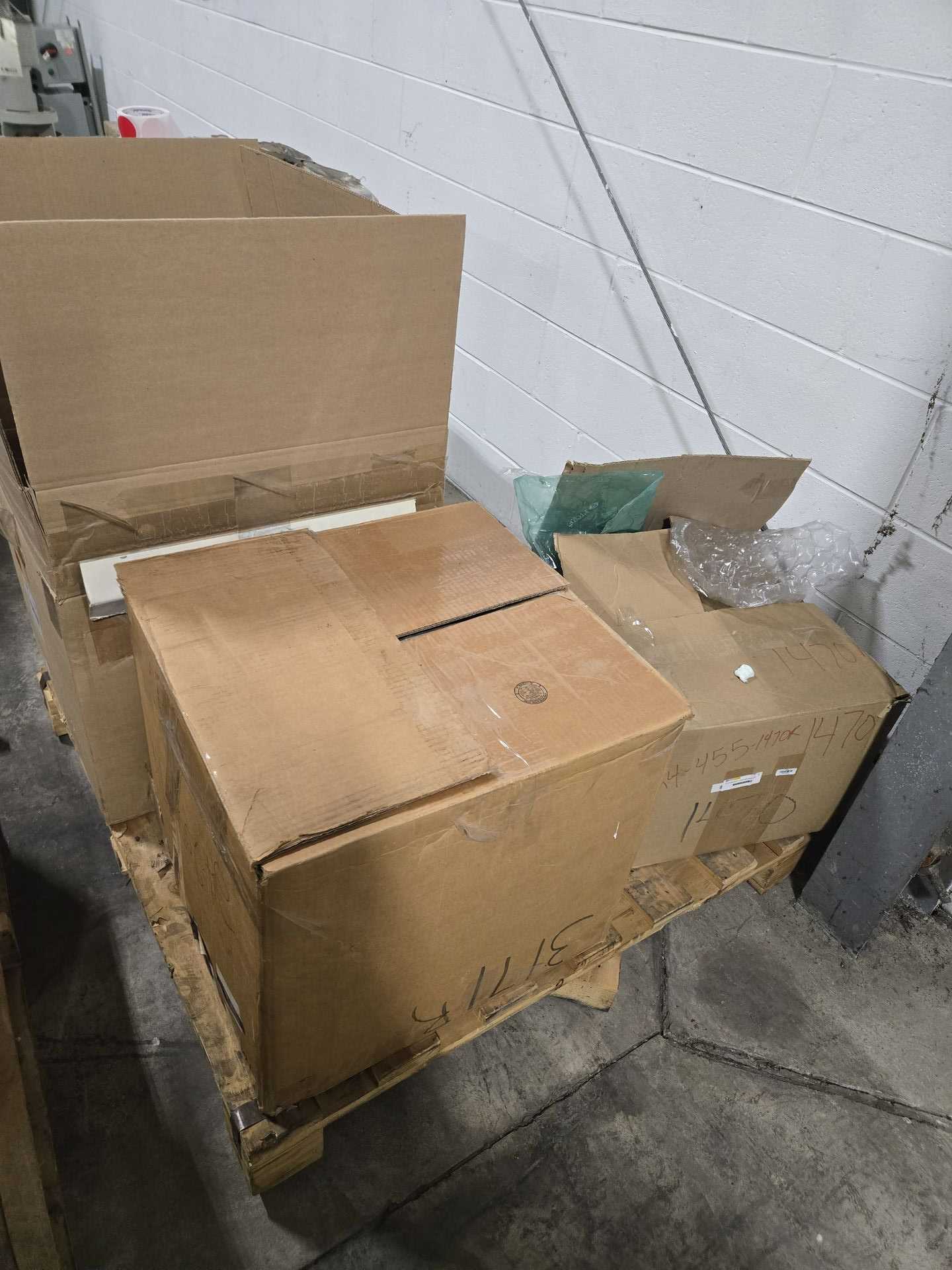 BULK QTY OF ELECTRICAL COMPONENTS - ELECTRICAL COMPONENTS