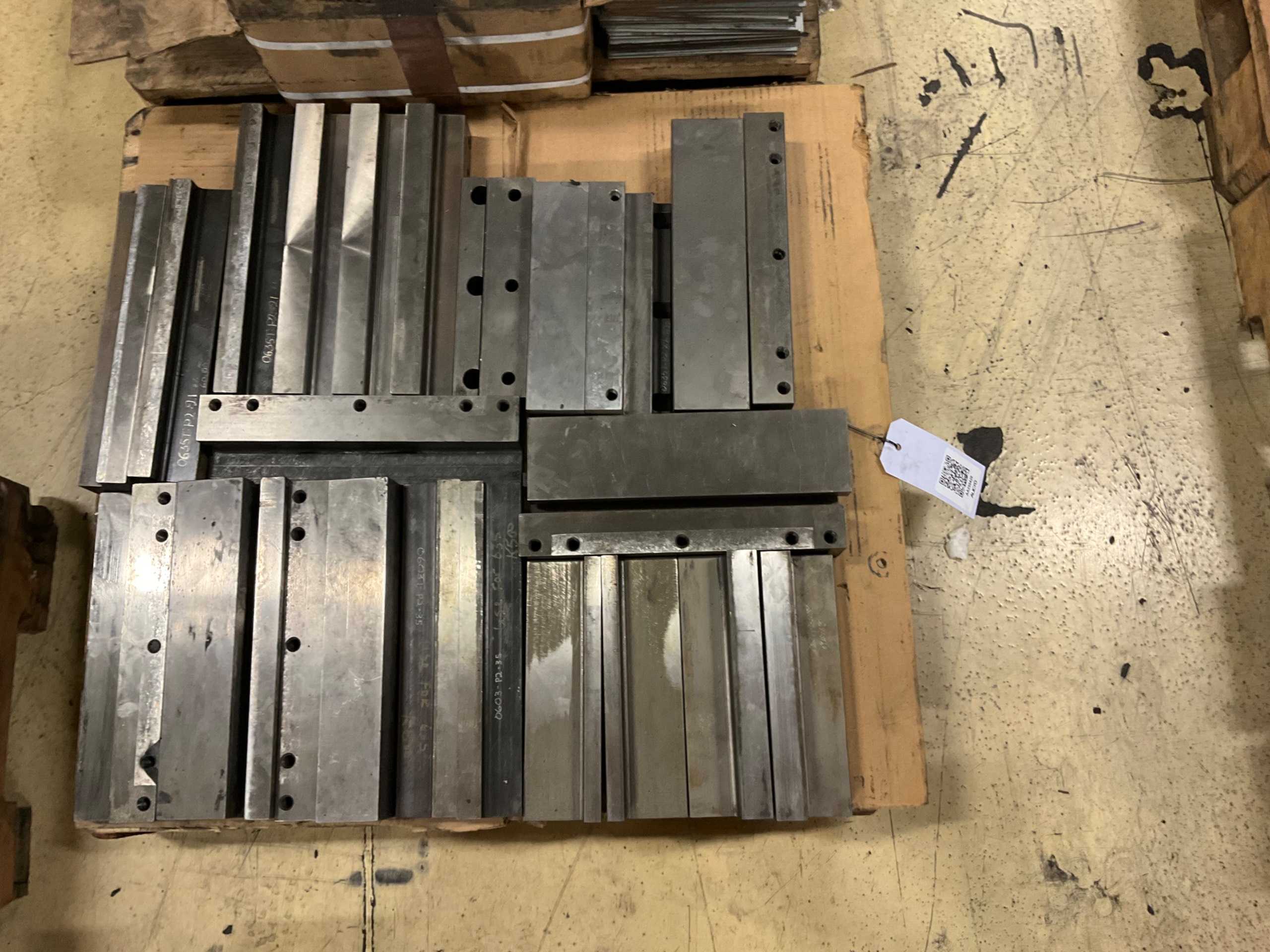 BULK QTY OF DIE PLATES PRESS PARTS - PRESS BRAKE TOOLING