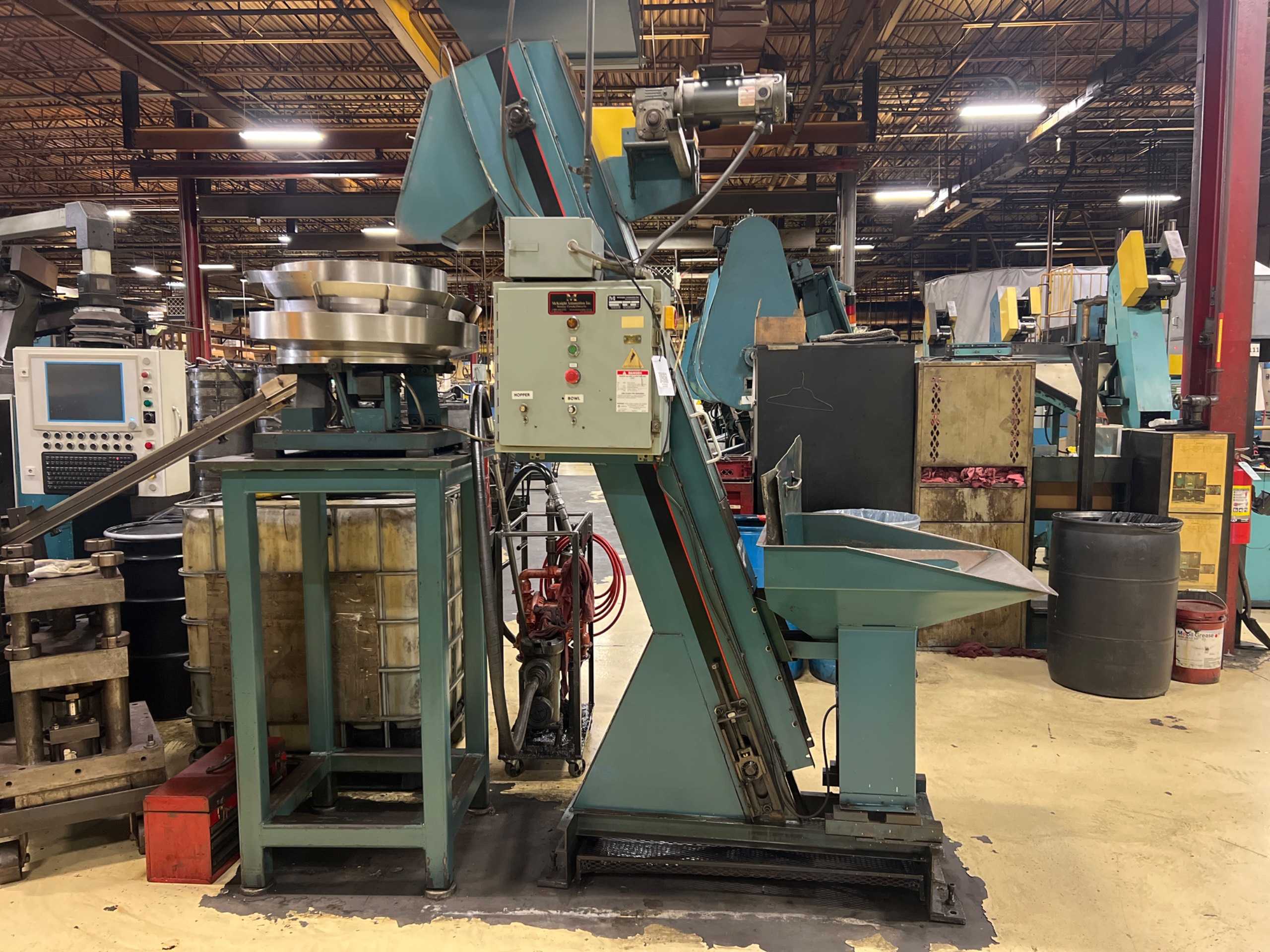 MCKNIGHT AUTOMATION E6-192 HOPPER VIBRATORY BOWL FEEDER - FEEDERS