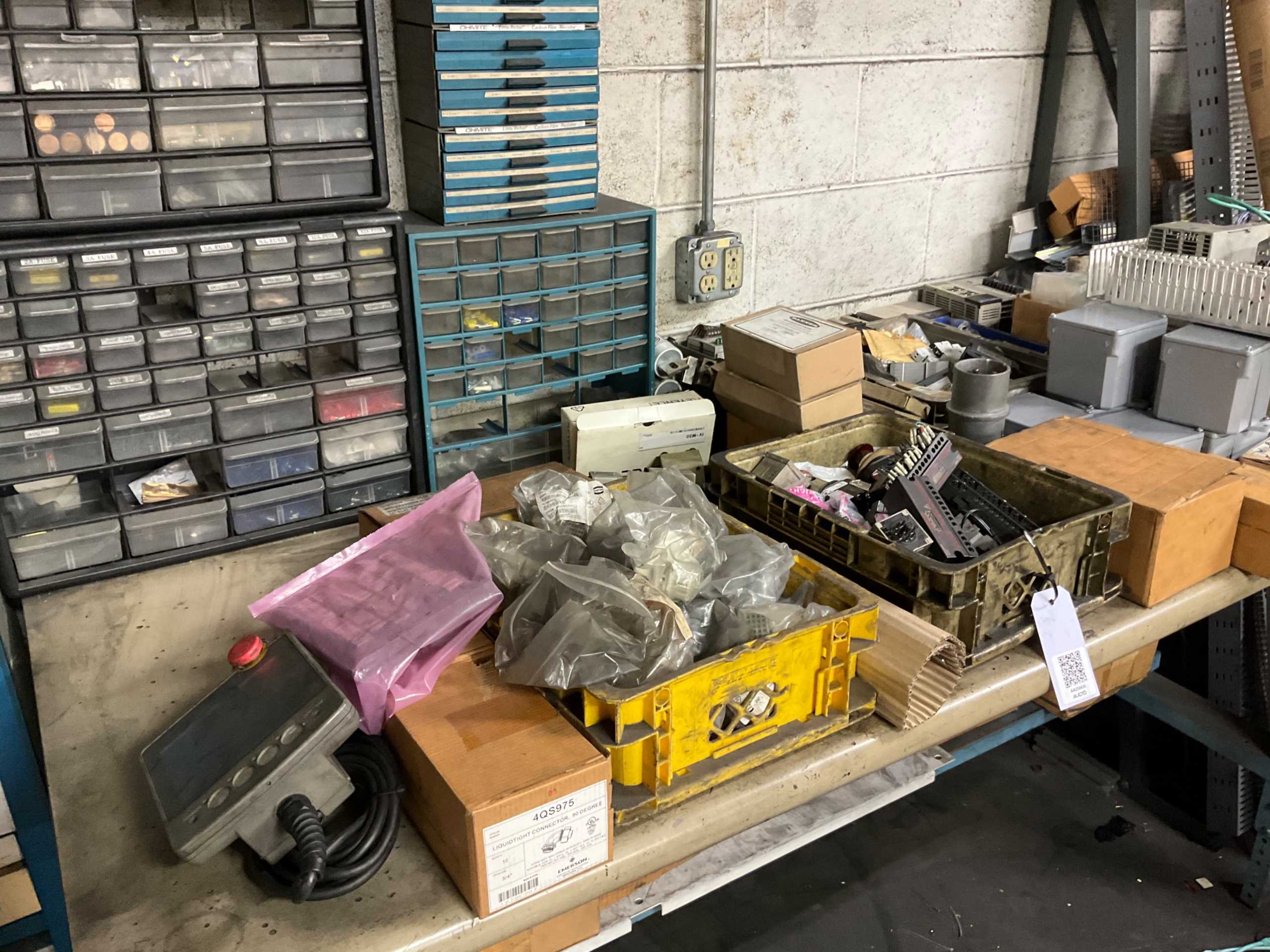 BULK QTY OF AUTOMATION & CONTROLS - AUTOMATION & CONTROLS