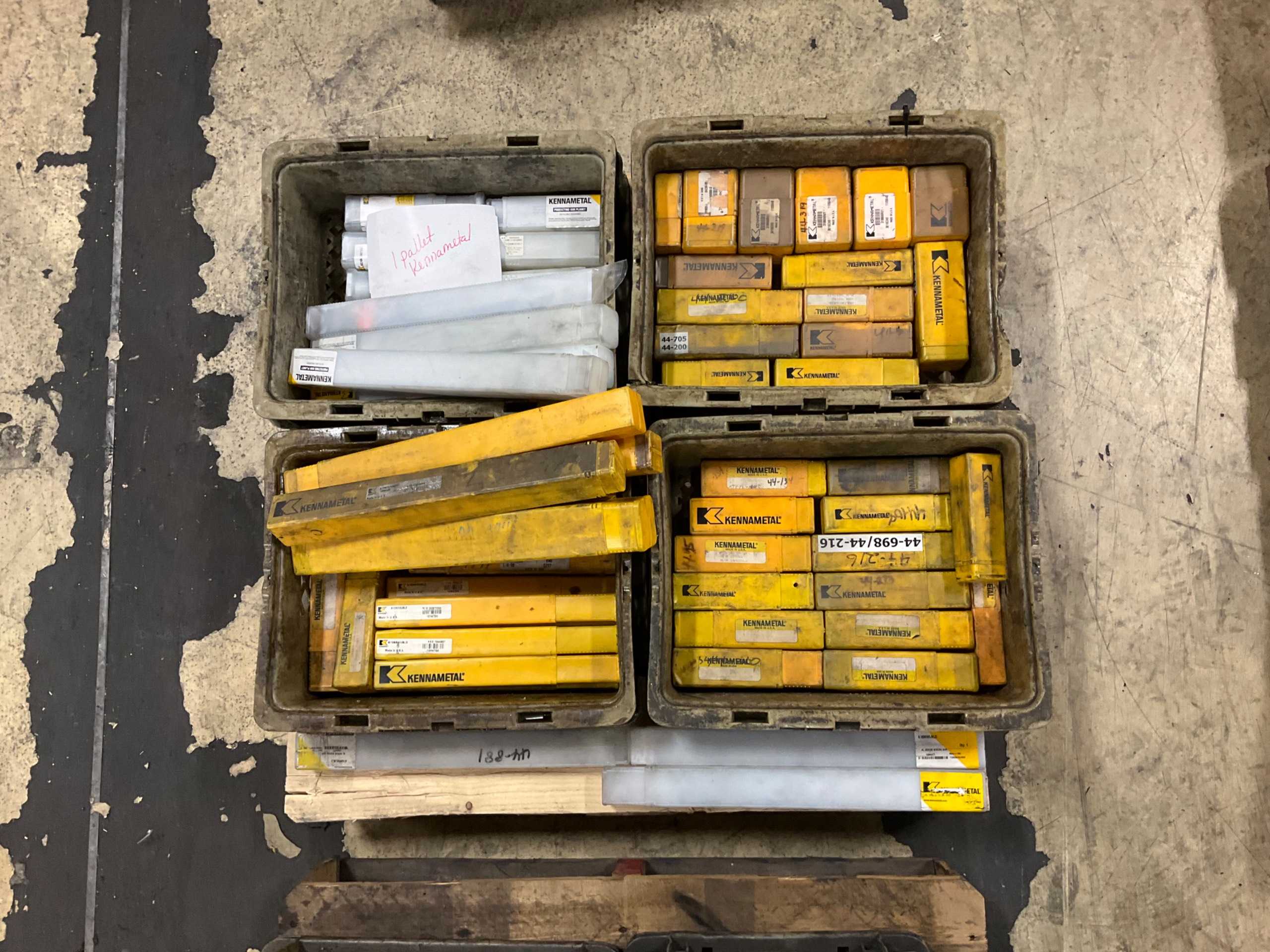 BULK QTY OF CUTTING TOOL HOLDERS BULK QTY OF CUTTING TOOL HOLDERS