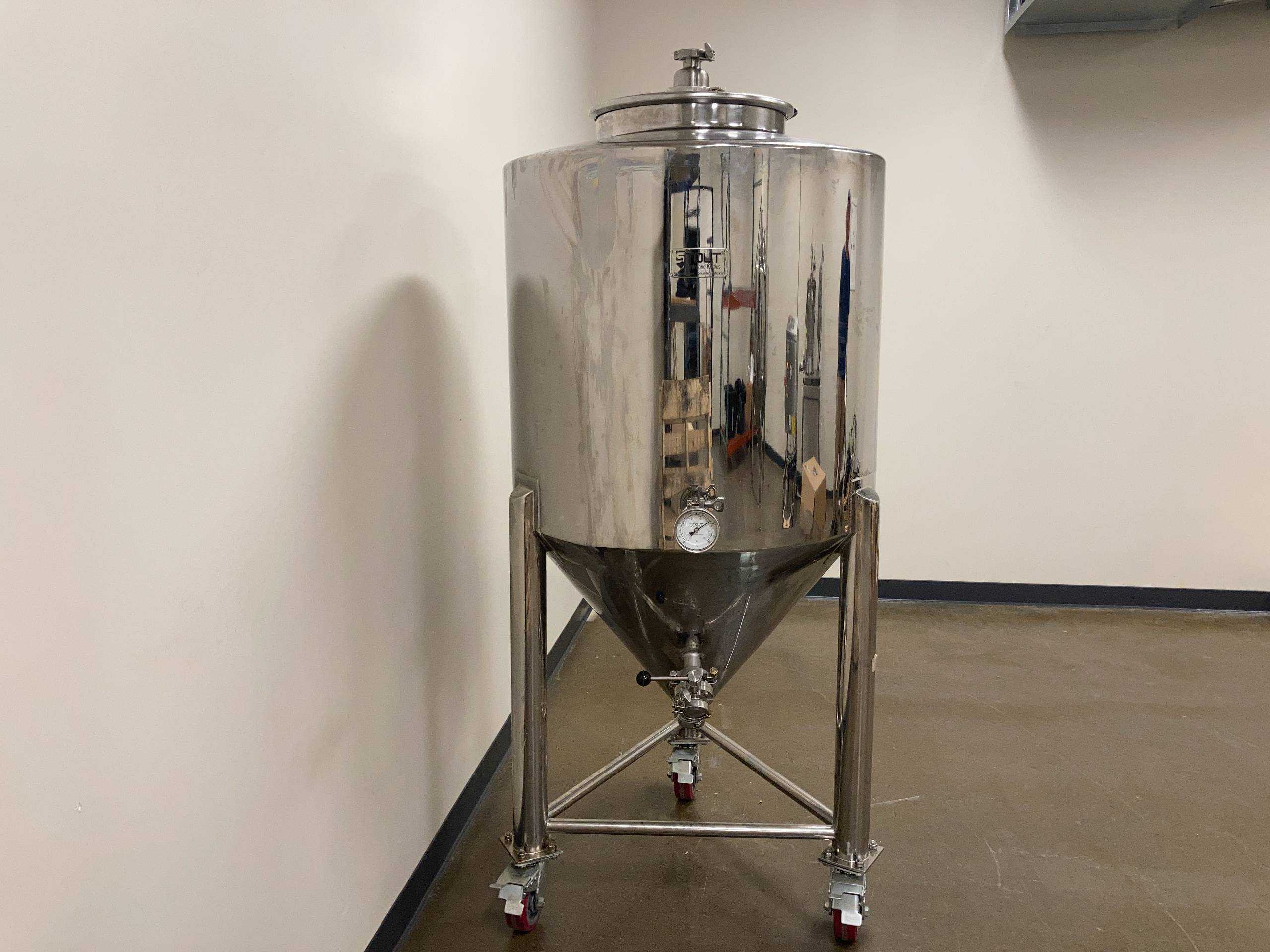 STOUT 3 BBL SS BEER TANK WITH WHEELS - TANKS