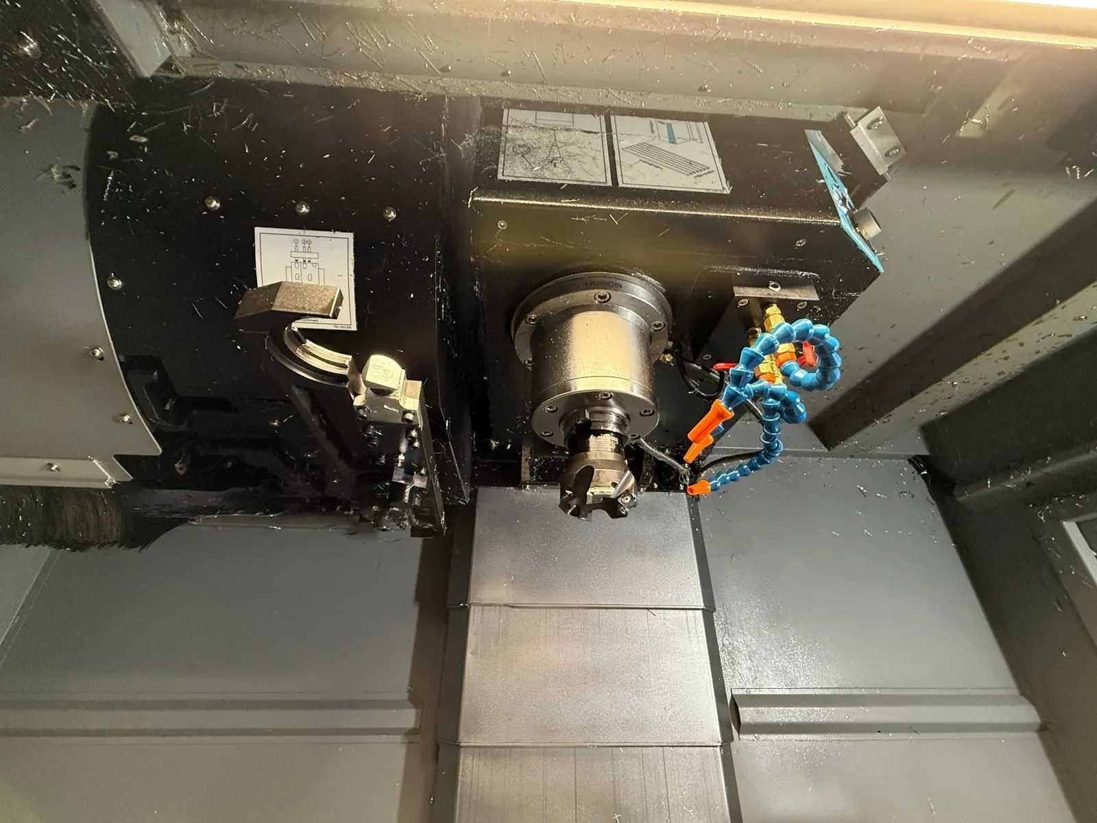2022 HURCO VM10I PLUS VERTICAL MACHINING CENTER 26X16X20IN TRAVELS 12K RPM 15 HP 24 ATC - VERTICAL MACHINING CENTERS