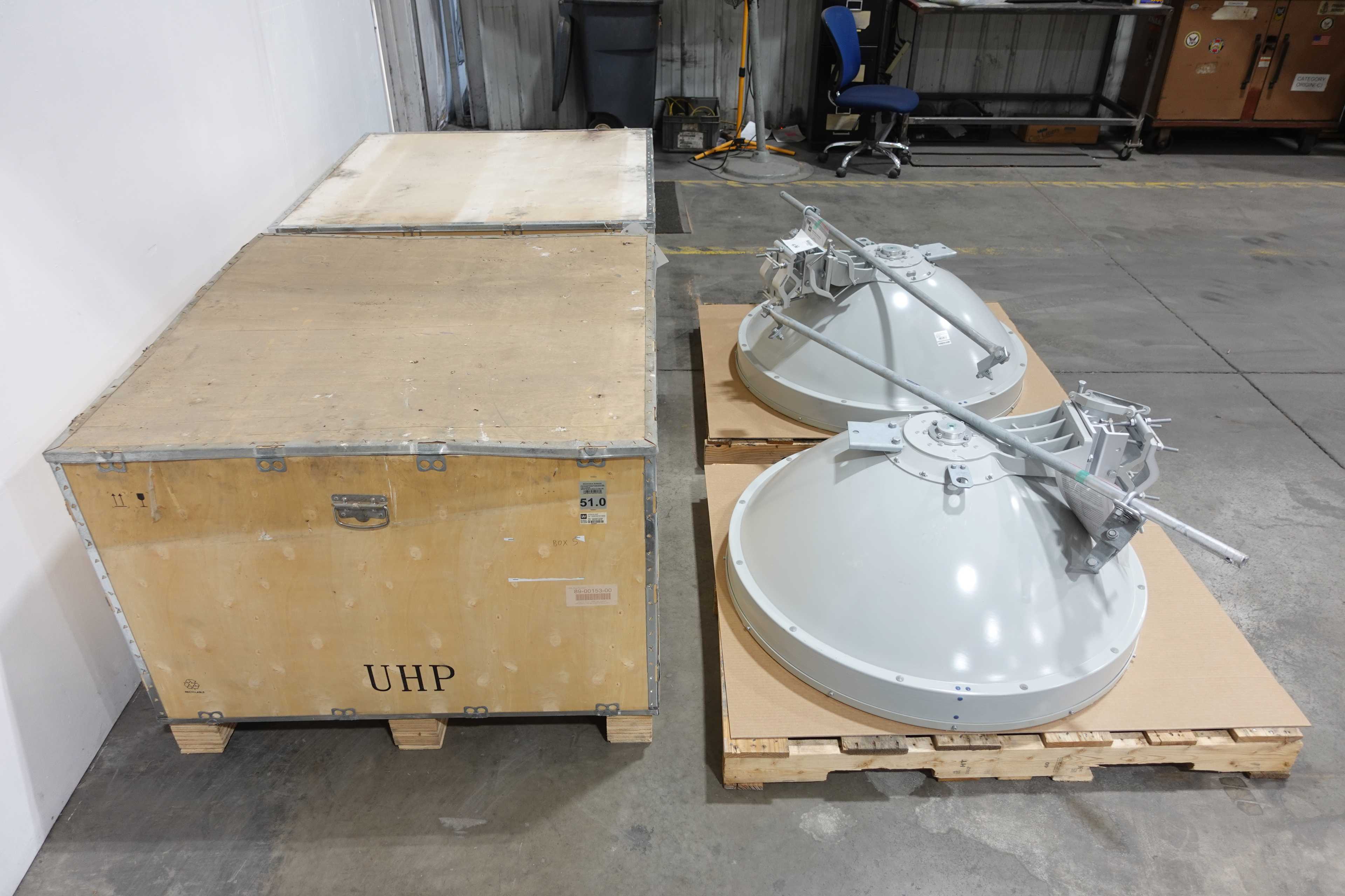 SKU 1725910 - LOT OF 4 SAF 0.9M ULTRA-HIGH PERFORMANCE MICROWAVE ANTENNAS - ELECTRONIC COMPONENTS