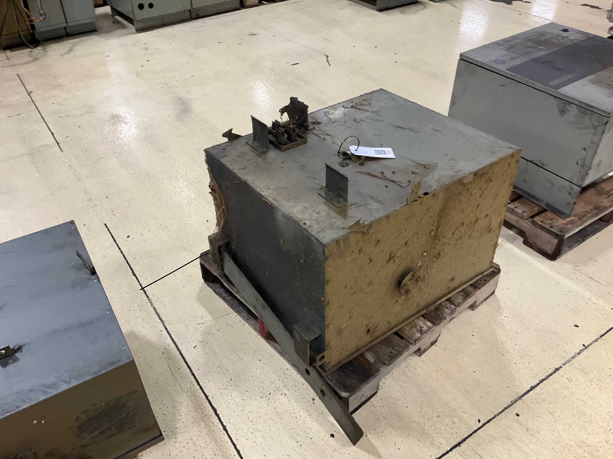 BUS PLUG - ELECTRICAL ENCLOSURES