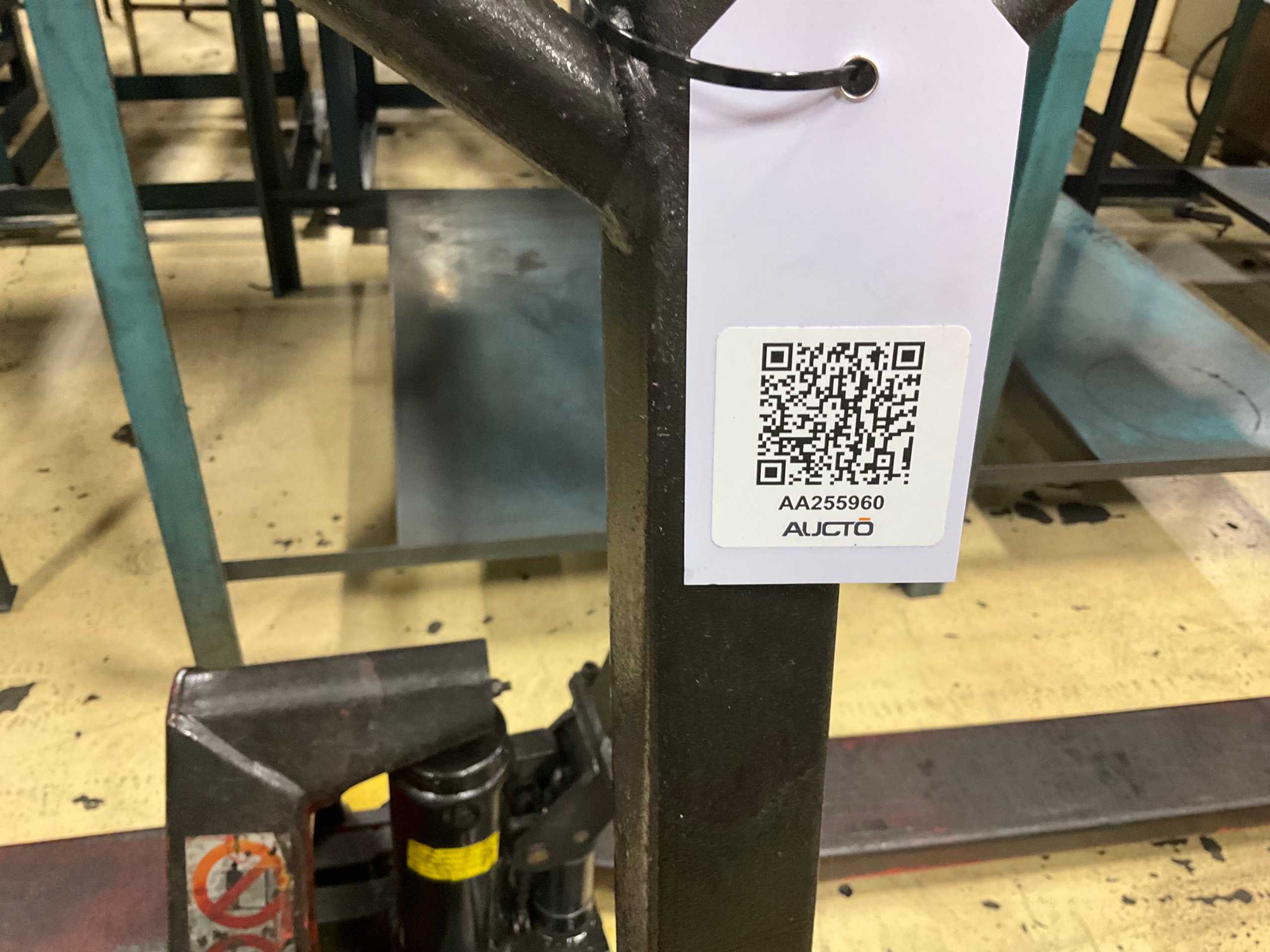 QTY 2: MANUAL PALLET JACK - MANUAL PALLET JACKS