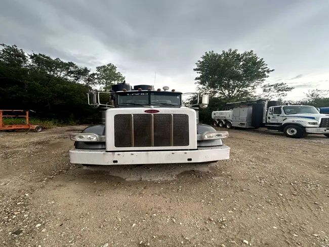 2015 PETERBILT 367 LANDSHARK HYDRO EXCAVATION TRUCK - PETERBILT - undefined