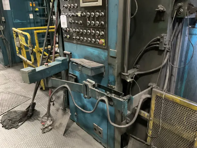 KOHTAKI 800 TON COMPACTING PRESS - undefined