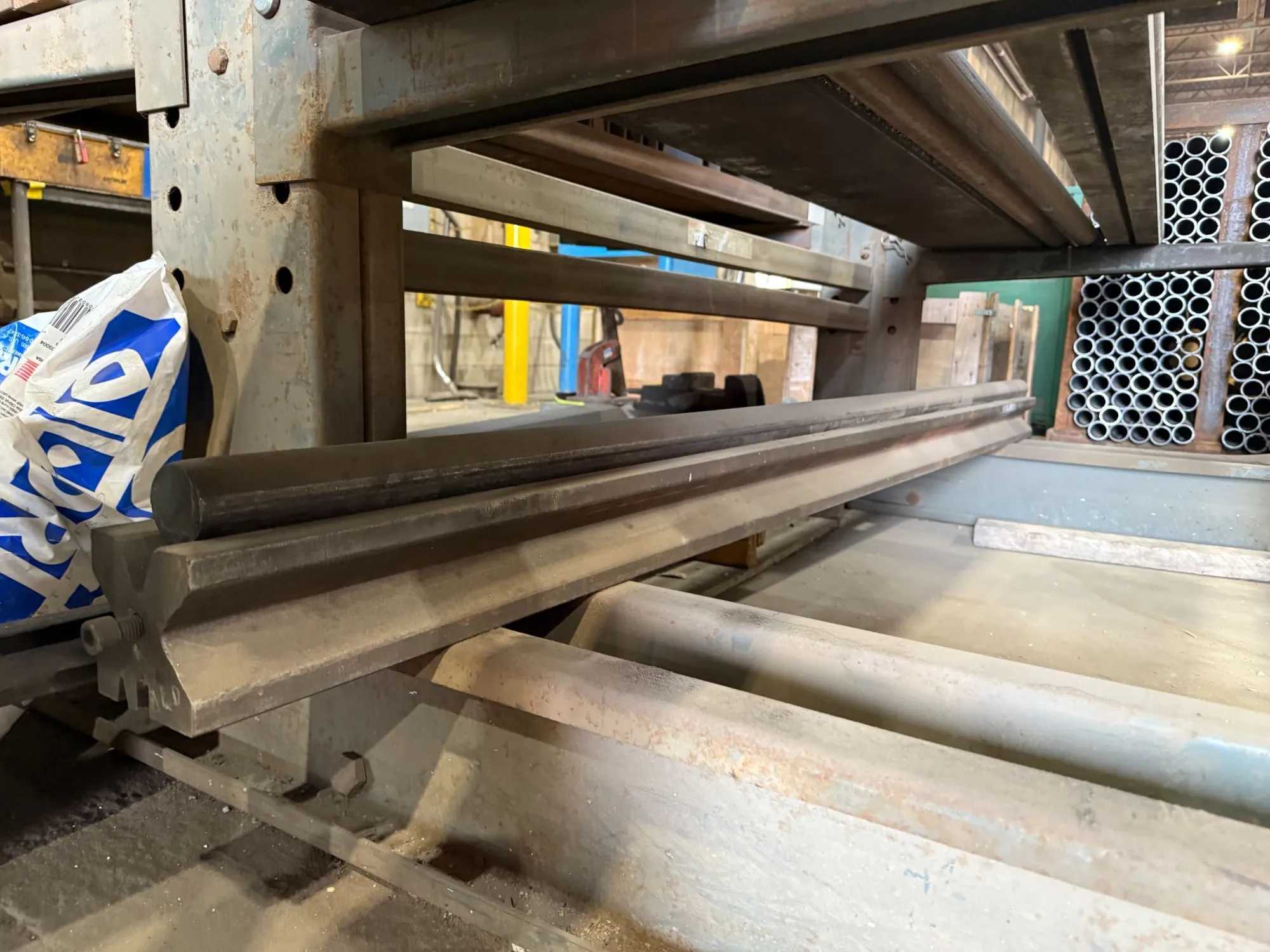 PIRANHA 25012 HYDRAULIC PRESS BRAKE, 250-TON, 12 FT, 8 IN STROKE, 575V, 33,000 LB - PRESS BRAKES