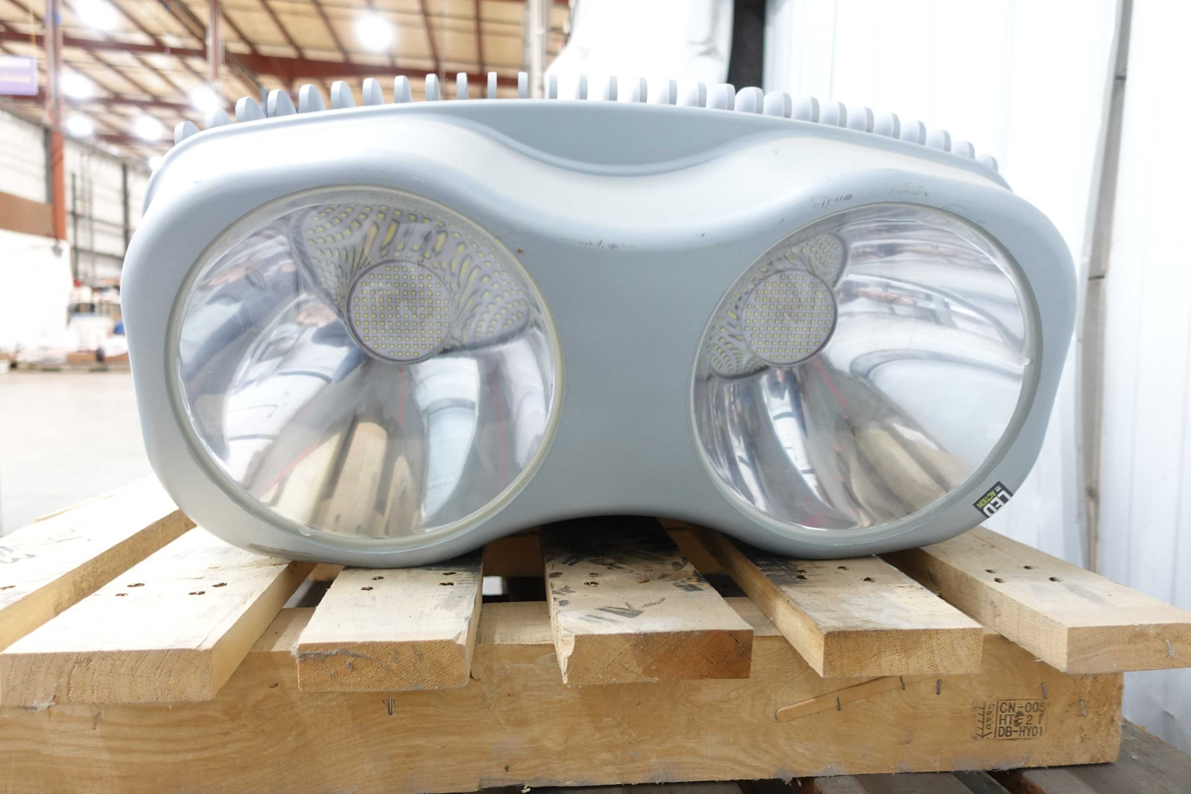 LOT OF 3 LED IN ACTION BE-GL LIGHT FIXTURES - LAMPS