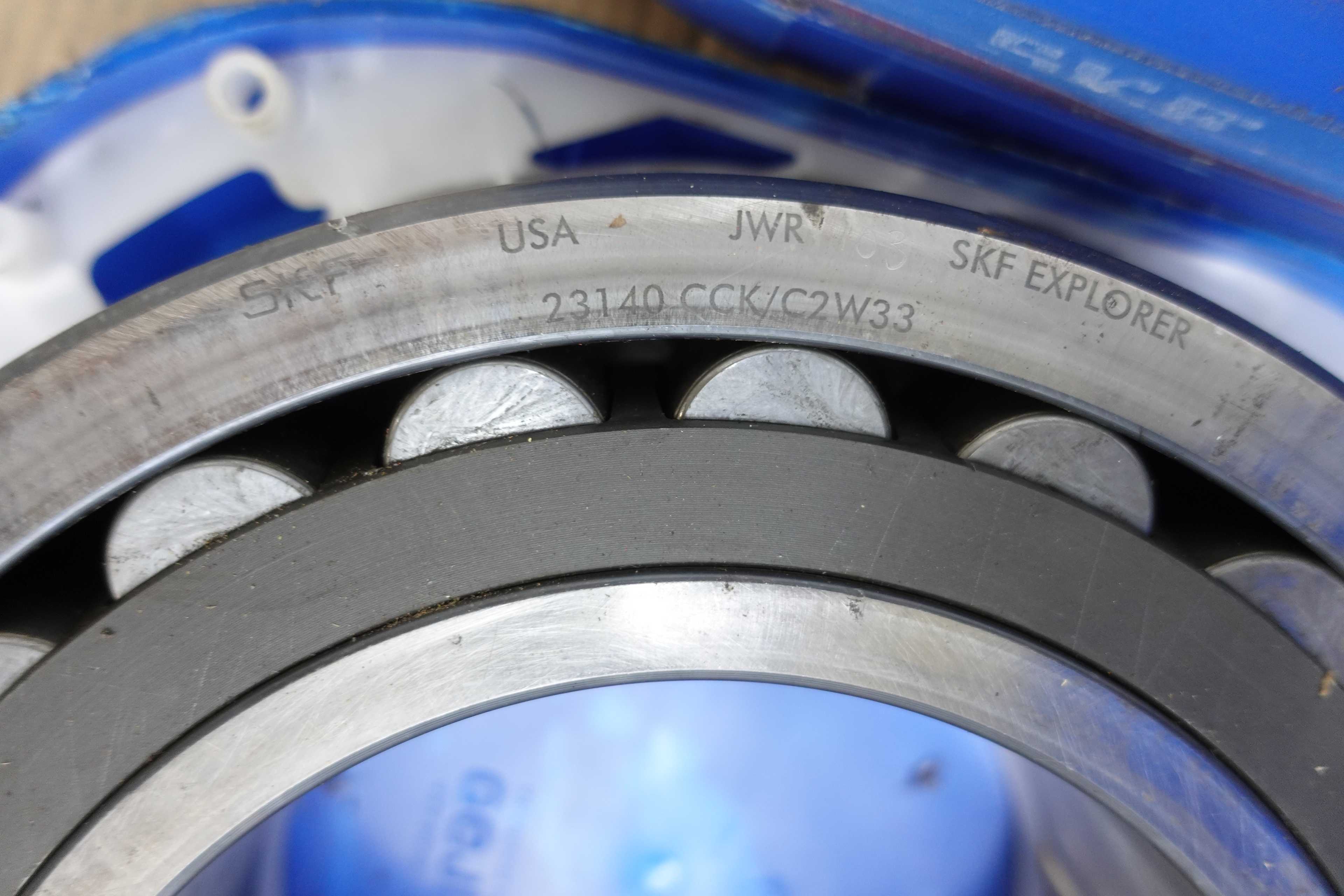 SKU 1739365 - LOT OF 6 ASSORTED SKF ROLLER BEARINGS - BEARINGS