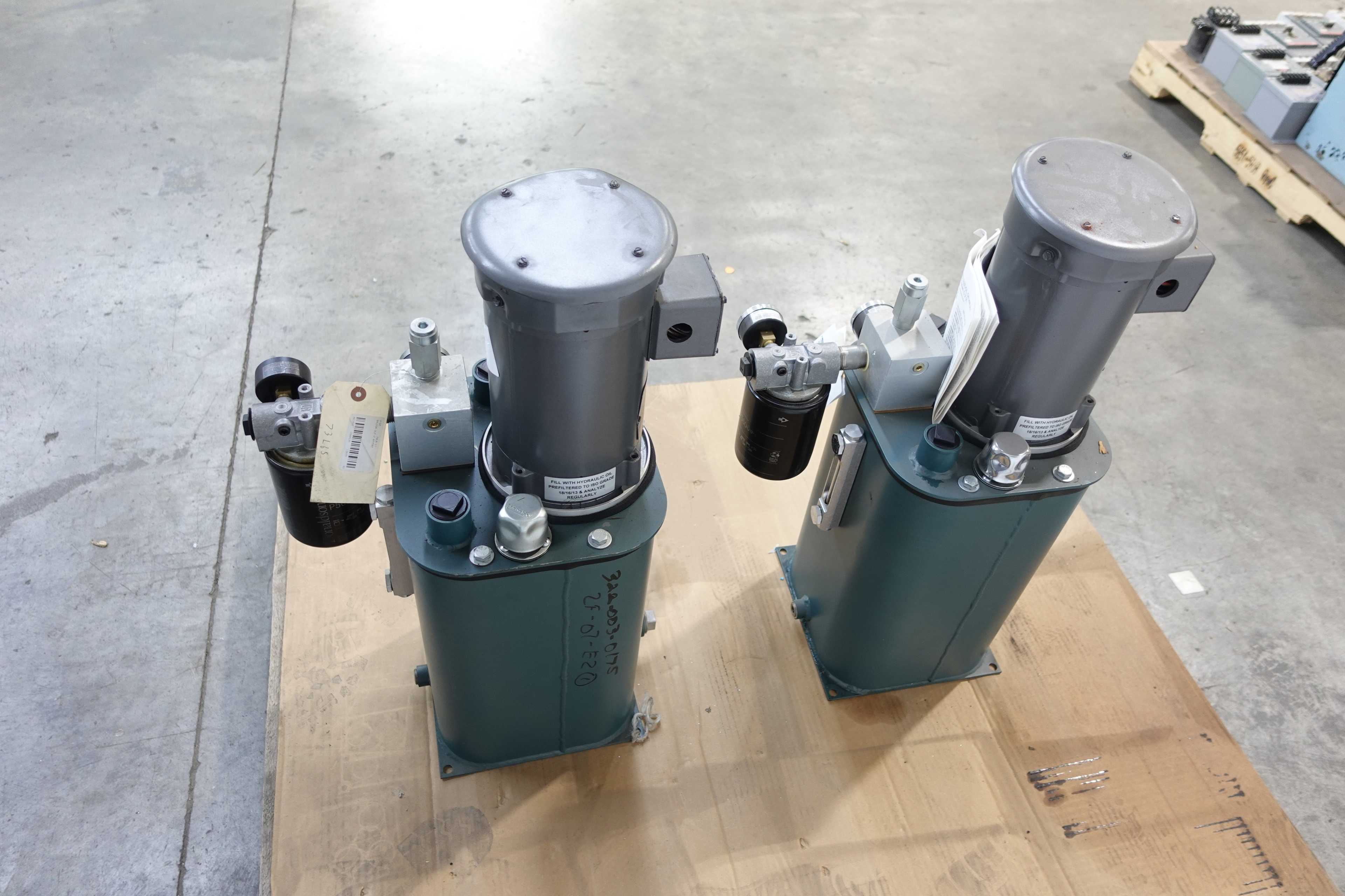 SKU 1736264 - LOT OF 2 BALDOR OLF-2 077587 SLEEVOIL OIL LEVEL AND HYDRAULIC FILTRATION SYSTEMS - HYDRAULIC PARTS