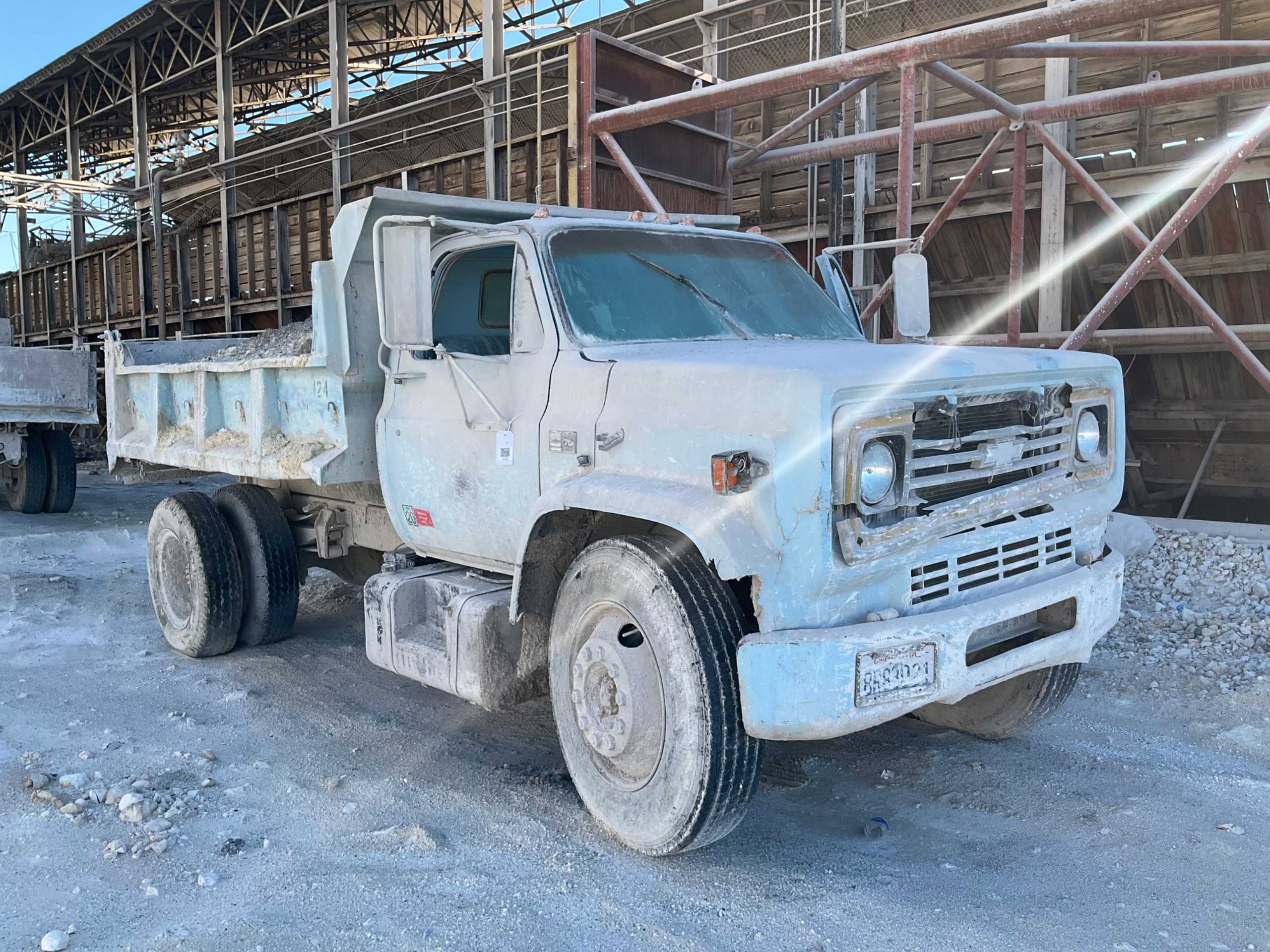 1984 CHEVROLET D6500 DUMP TRUCK - DUMP TRUCKS