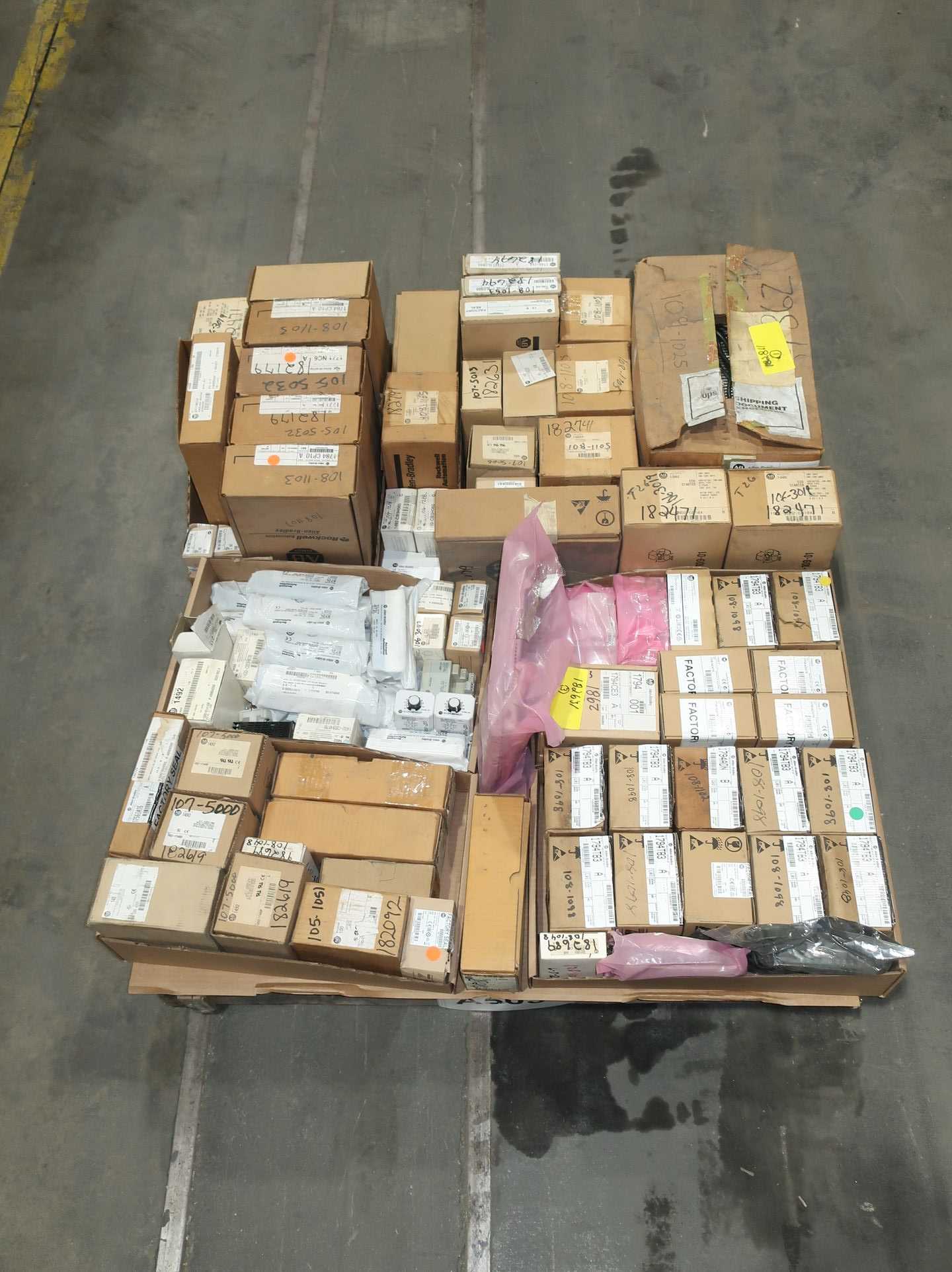 BULK QTY OF ALLEN BRADLEY AUTOMATION - AUTOMATION & CONTROLS