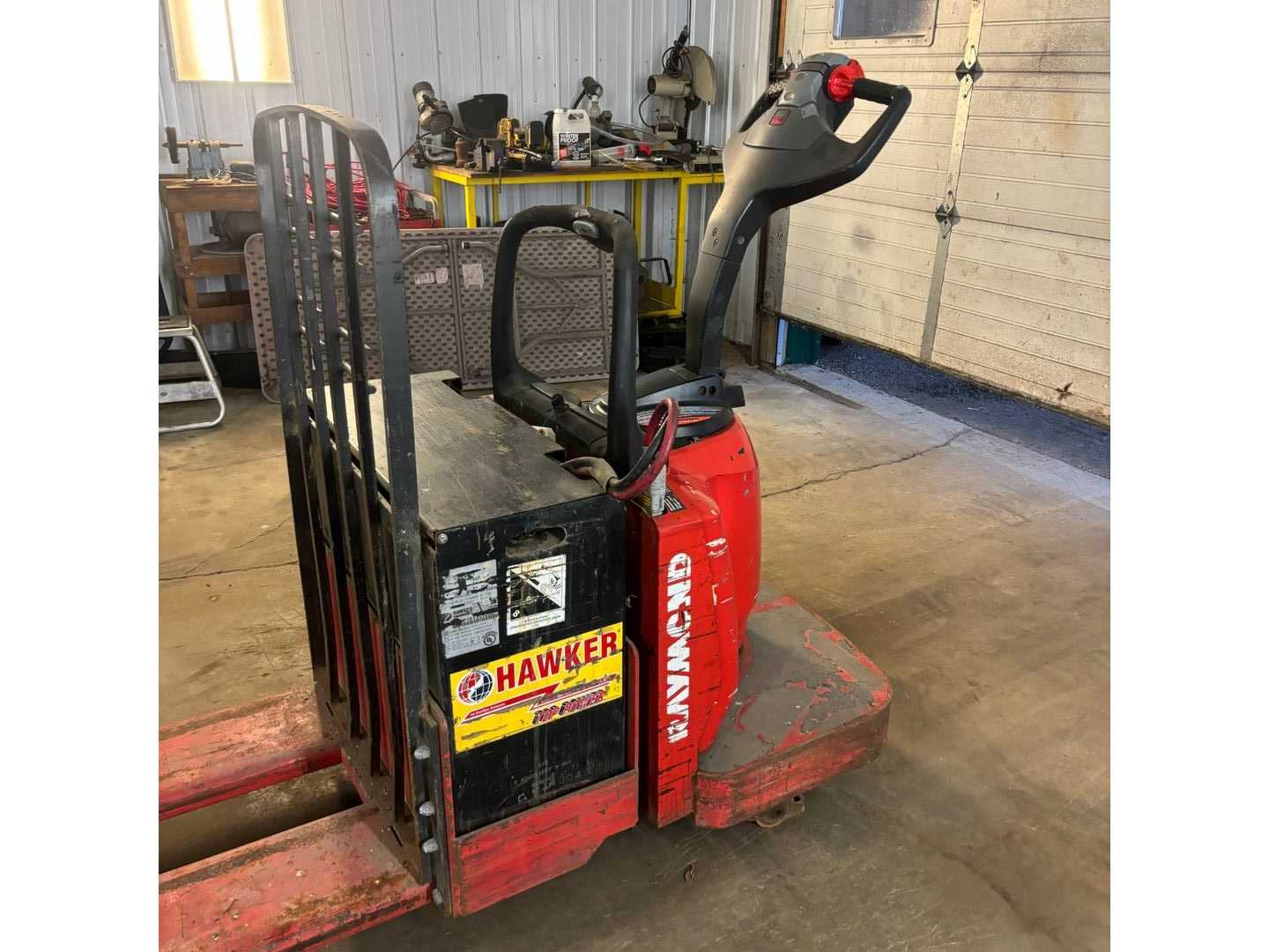 RAYMOND 8400 ELECTRIC PALLET JACK - ELECTRIC PALLET JACK