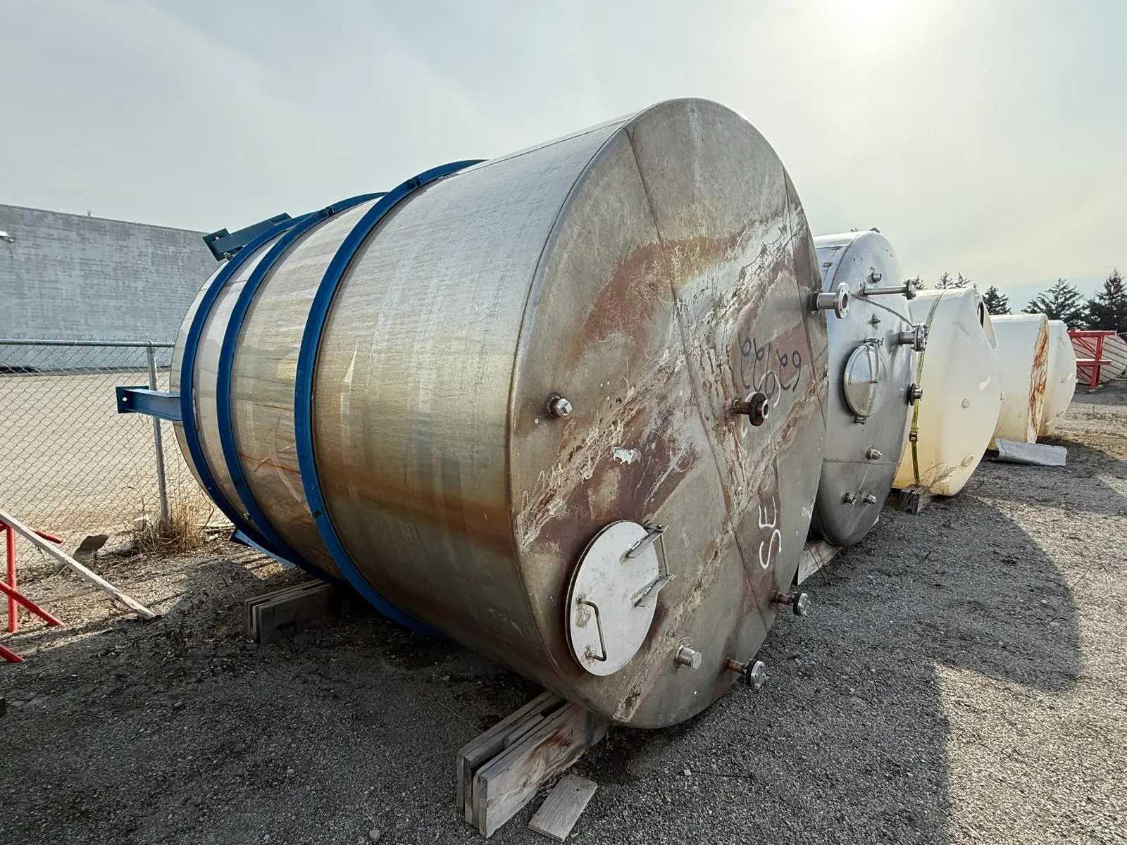 PERRY STORAGE AND PROCESS TANK, 5200 GAL, 316 SS, HORIZONTAL, 108X108X132IN, 6000 LBS - TANKS