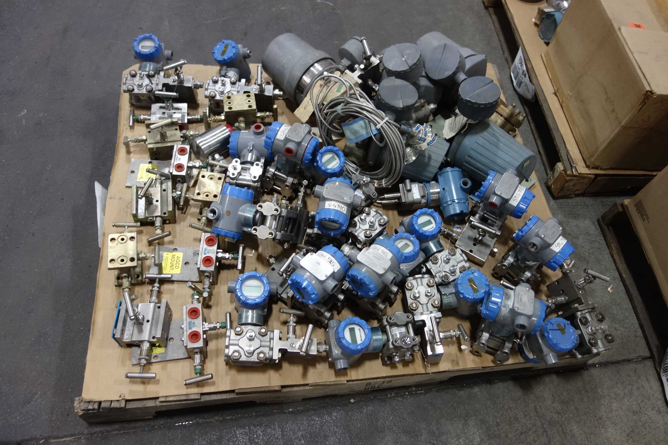 3 PALLETS OF ASSORTED TRANSMITTERS - PRESSURE TRANSMITTER
