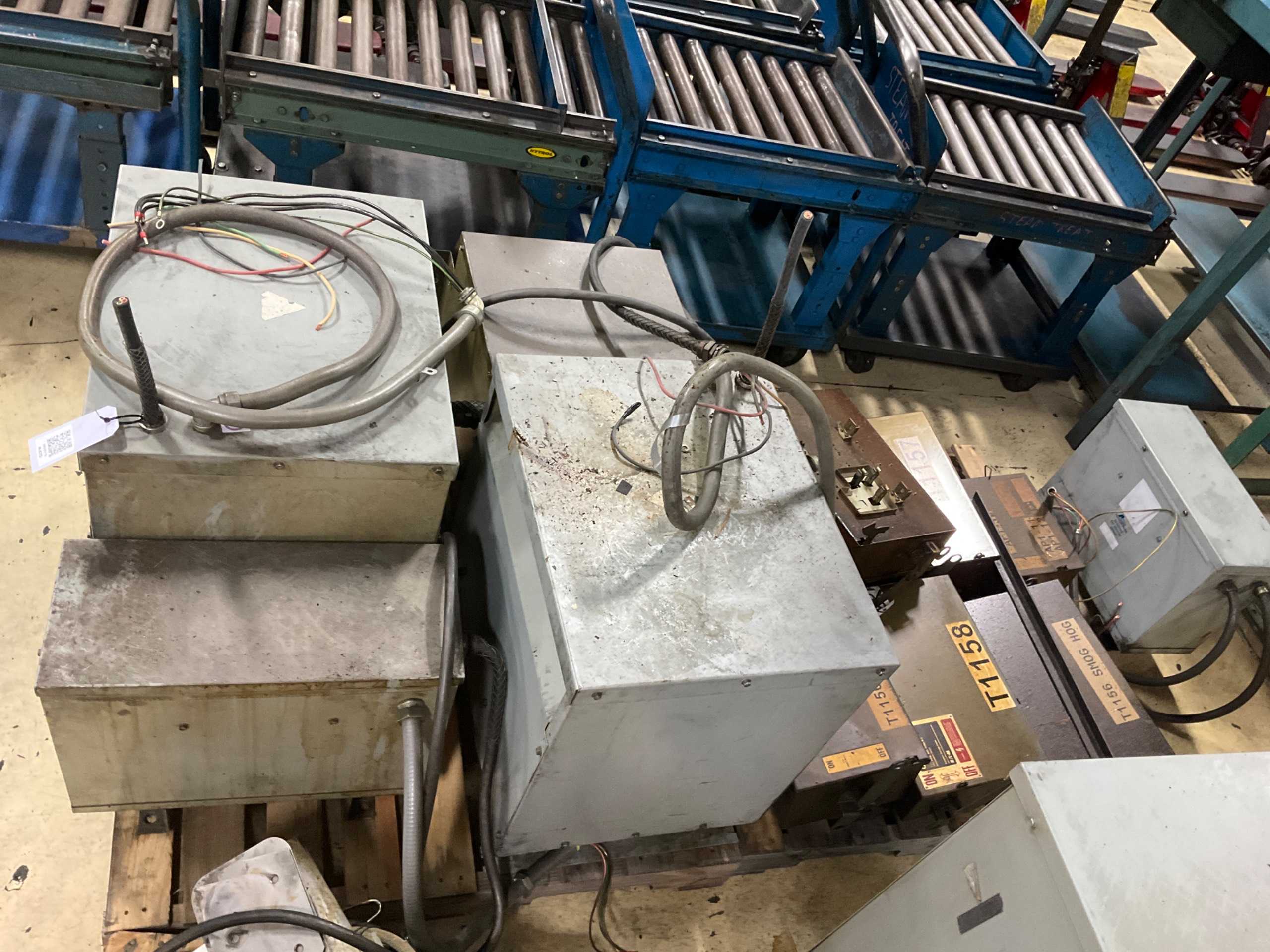 BULK QTY OF ELECTRICAL COMPONENTS - ELECTRONIC COMPONENTS
