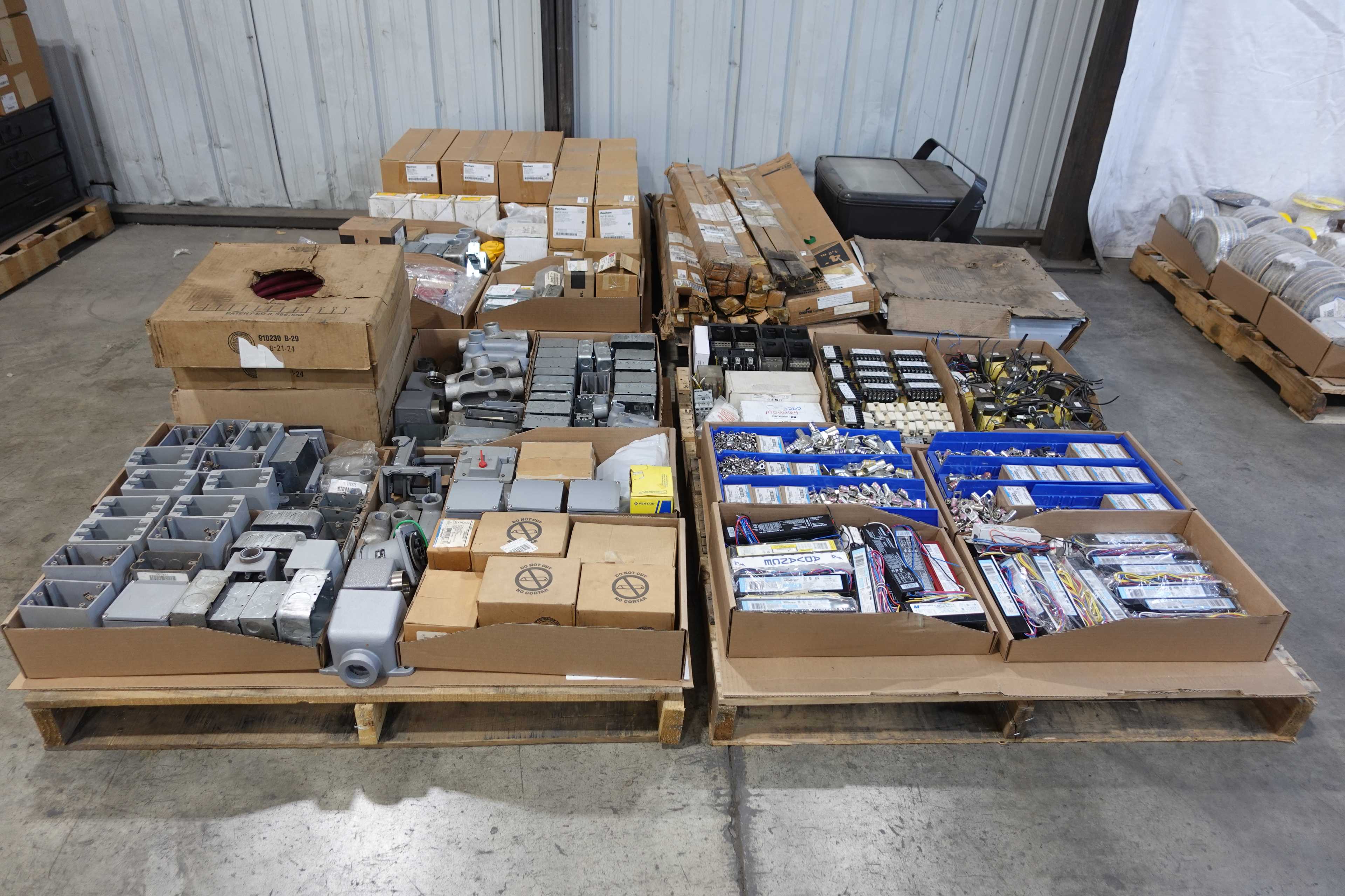 SKU 1737634 - 4 PALLETS OF ASSORTED CONDUIT FITTINGS AND BODIES - ELECTRICAL COMPONENTS