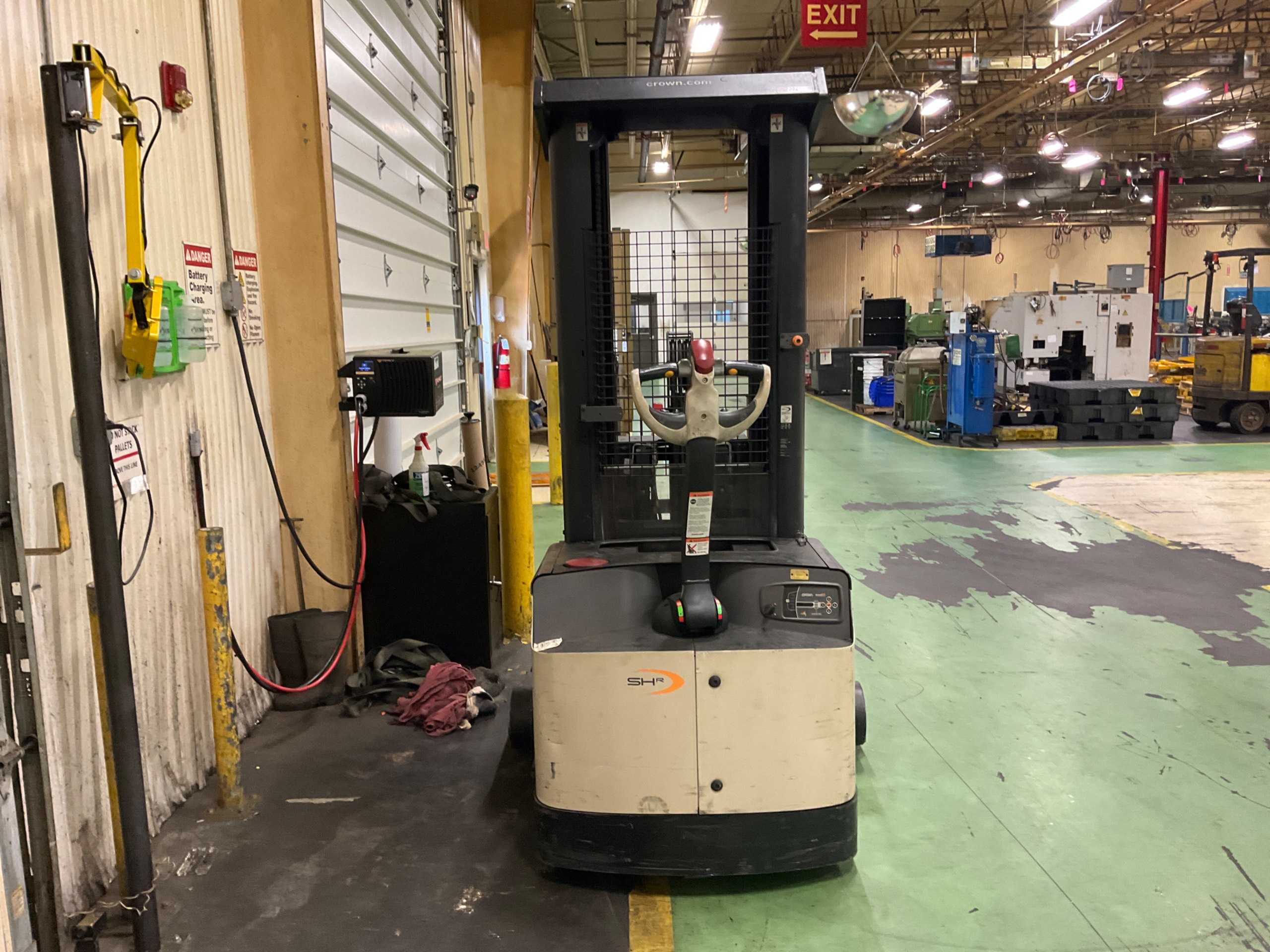 CROWN SHR5540-35 REACH TRUCK - REACH TRUCKS