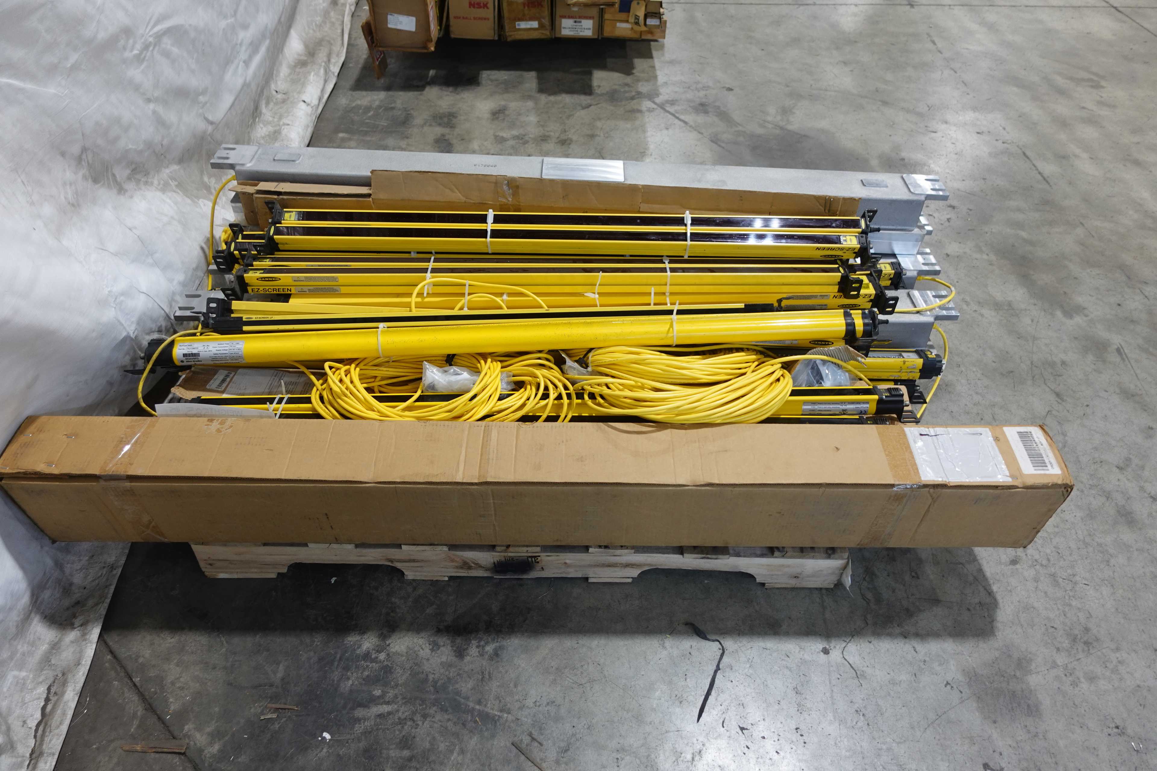 SKU 1739330 - PALLET OF ASSORTED LIGHT CURTAINS, OMRON, AB, BANNER, SICK, STI - SAFETY EQUIPMENT