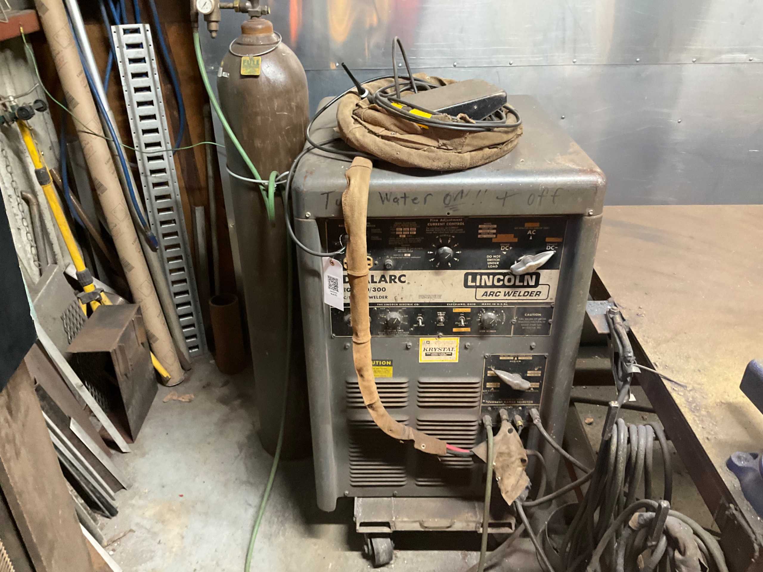 LINCOLN IDEALARC TIG 300/300 ARC WELDER - WELDERS