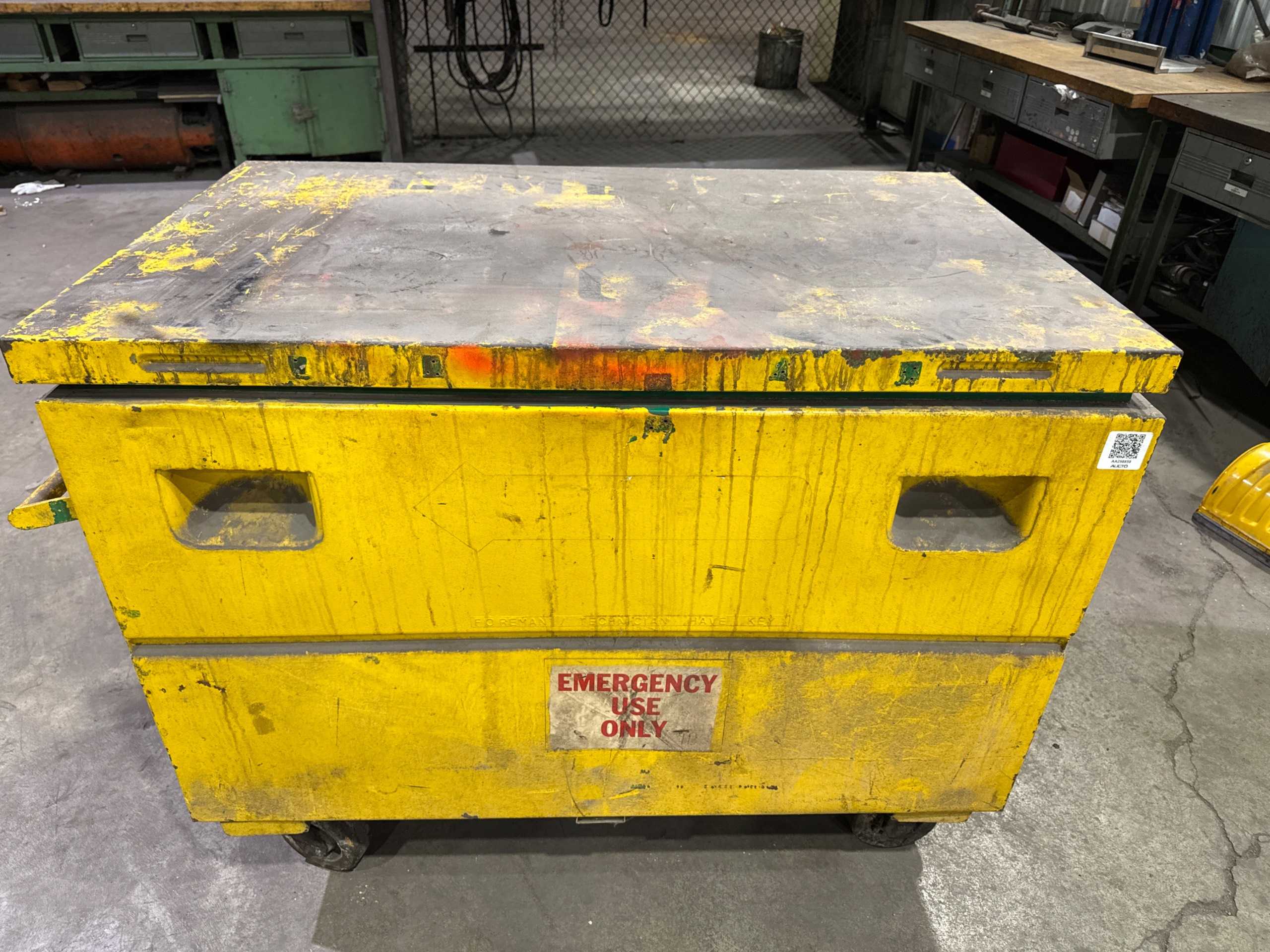 Greenlee 3048 Jobsite Storage Chest 16-Gauge Steel, 25 Cu ft, 48X30X30, 200 lbs - JOBSITE TOOL BOX