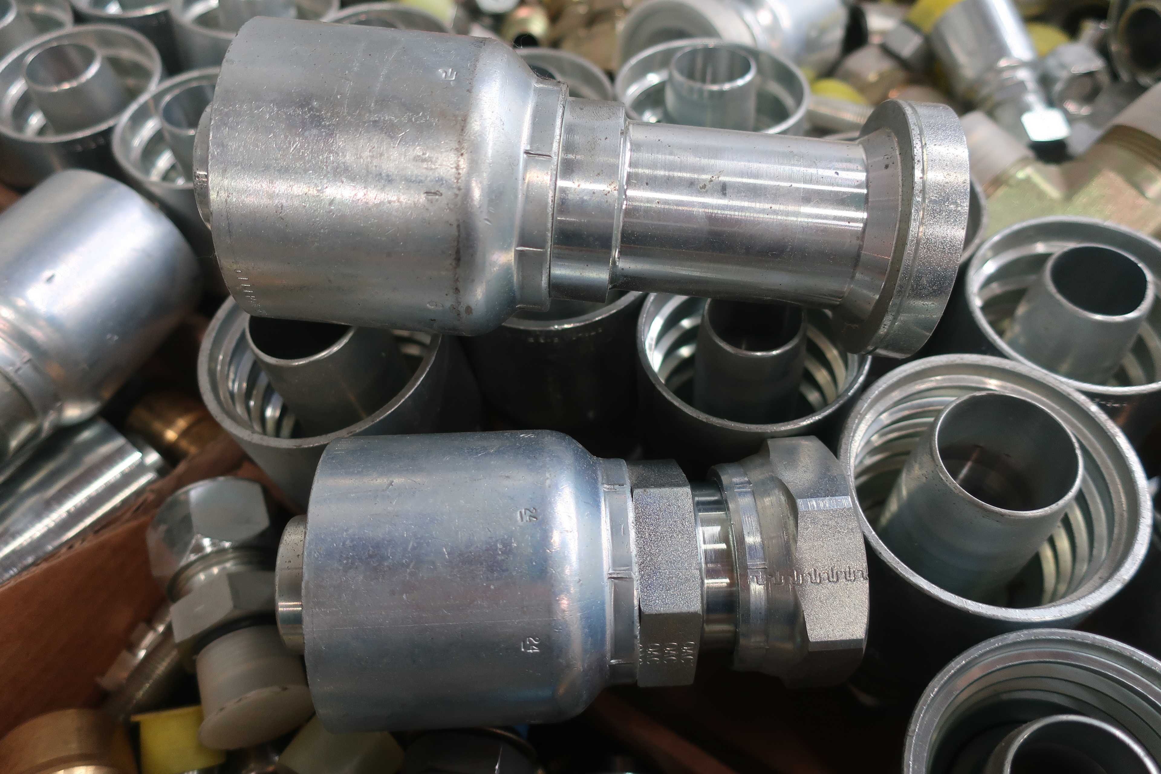 PALLET OF ASSORTED HOSE FITTINGS - HYDRAULIC PARTS