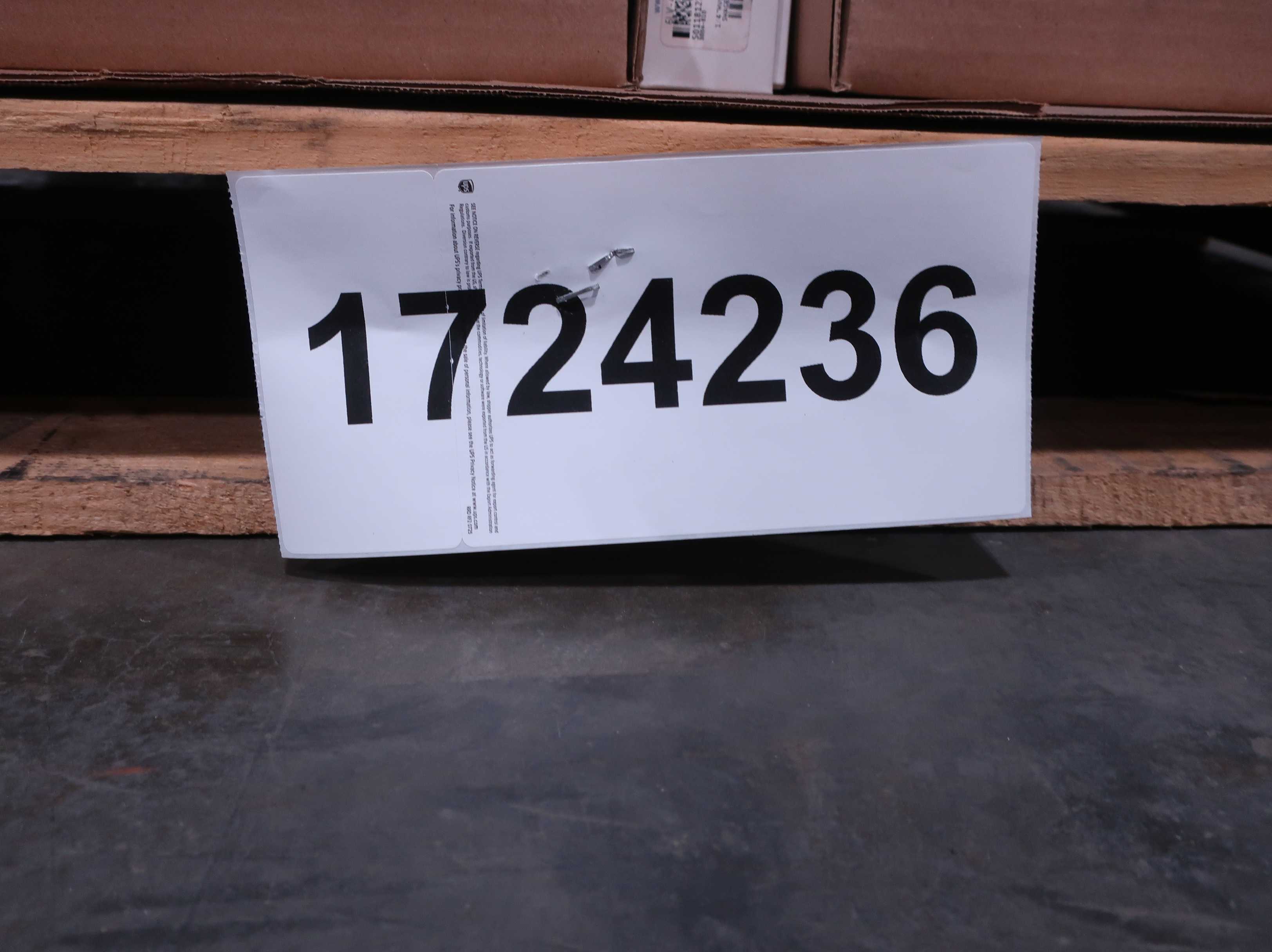 SKU 1724236 - PALLET OF ASSORTED SWAGELOK VALVES AND FITTINGS - PIPE & TUBE FITTINGS