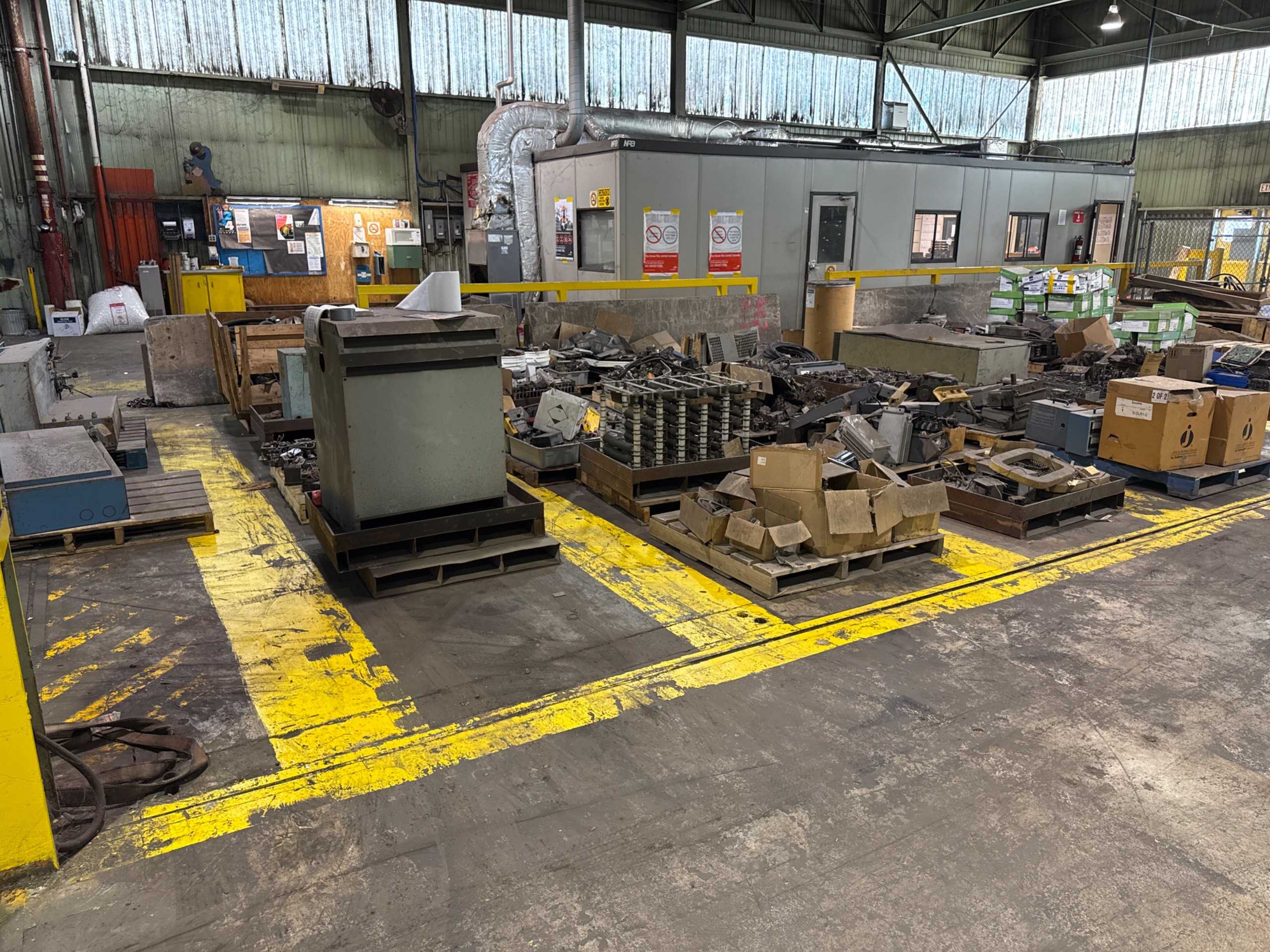 BULK QTY OF ELECTRICAL PARTS - ELECTRICAL COMPONENTS
