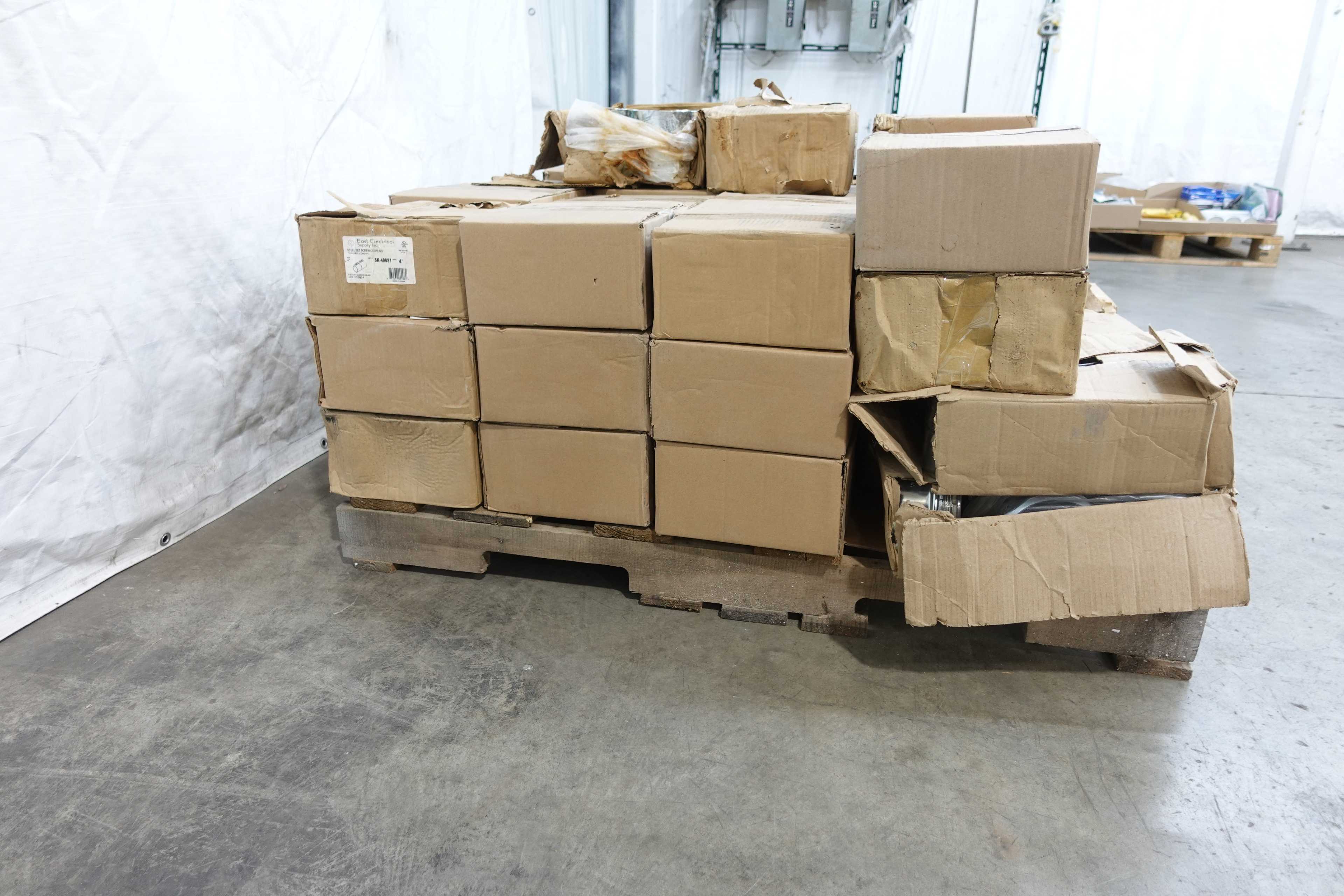 PALLET OF EAST ELECTRICAL SUPPLY SK-400SI STEEL SET SCREW 4 IN COUPLINGS - CONDUIT