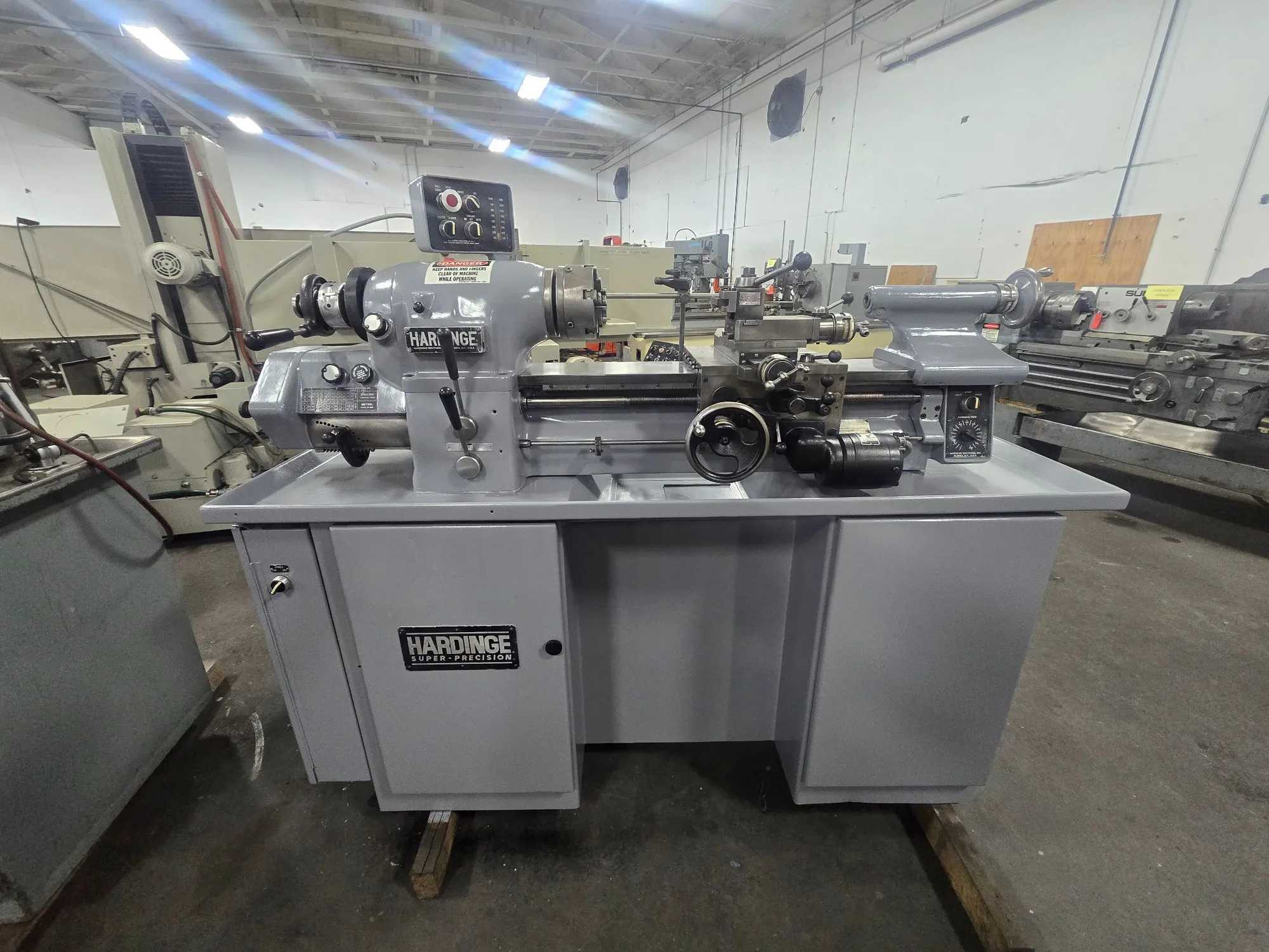 HARDINGE HLV-H-EM TOOL ROOM LATHE, 11" SWING, 18" CENTERS, 3000 RPM MAX. - MANUAL LATHES
